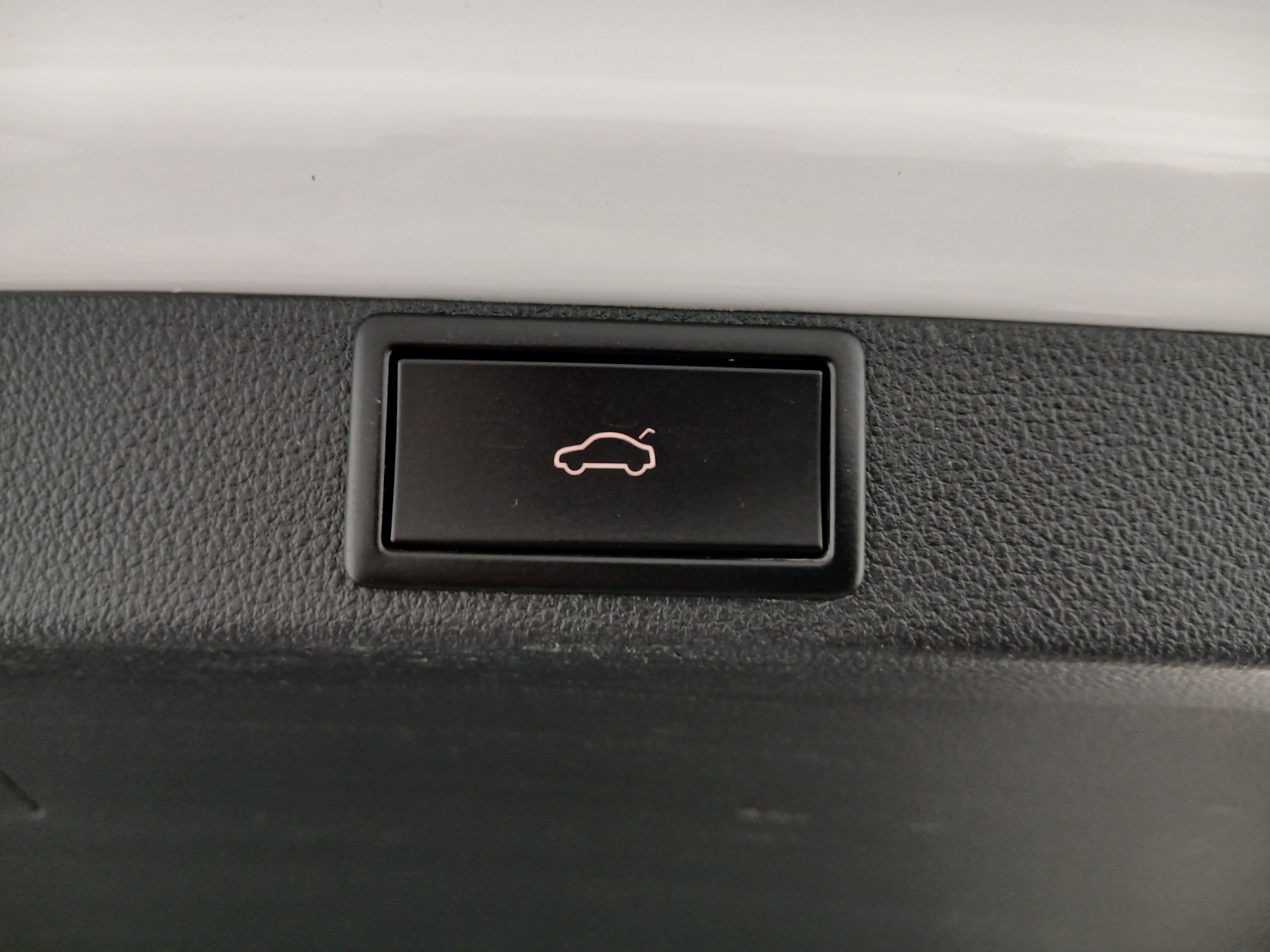 Skoda Octavia Combi 2.0 TDI Premium | Bild 29 von 30