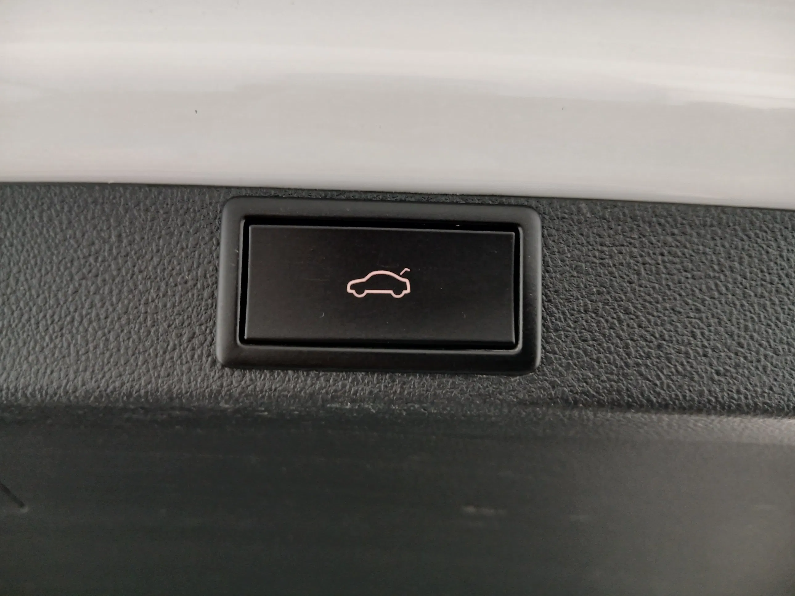 Skoda Octavia Combi 2.0 TDI Premium | Bild 29 von 30