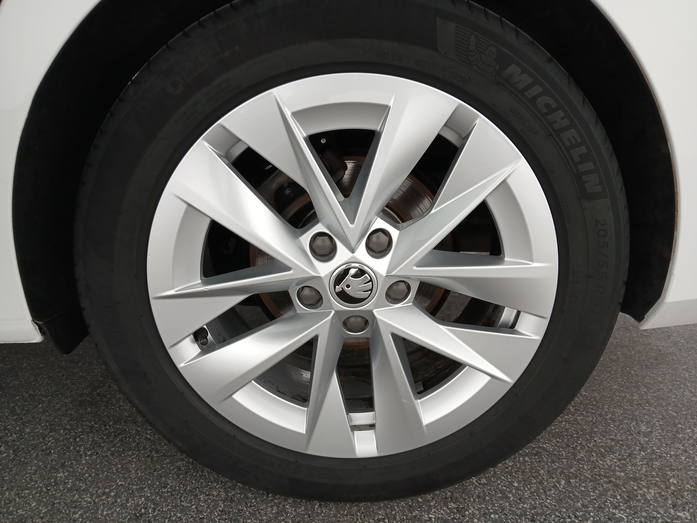 Skoda Octavia Combi 2.0 TDI Premium | Bild 9 von 30