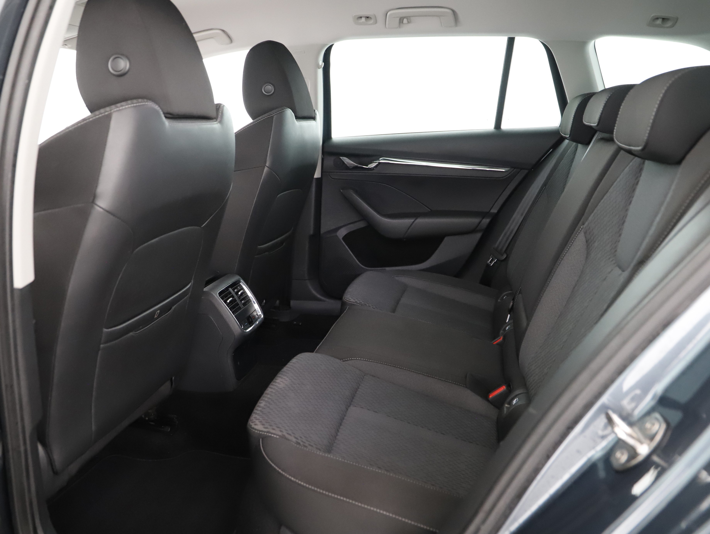 Skoda Octavia Combi 2.0 TDI DSG | Bild 17 von 20