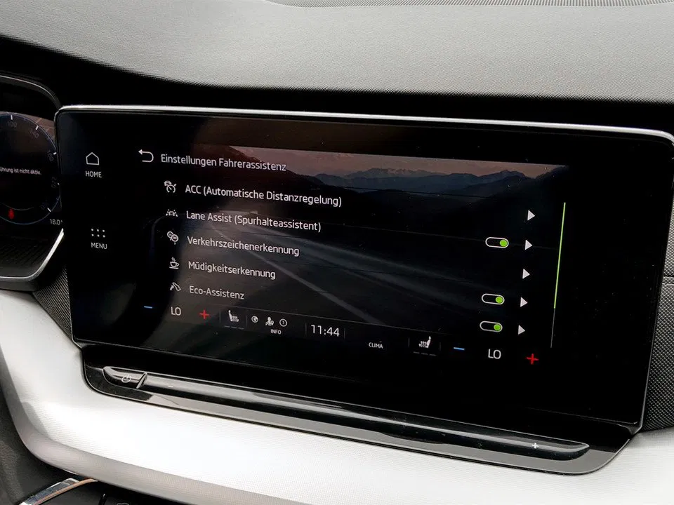 Skoda Octavia Combi 2.0 TDI DSG Style | Bild 18 von 21