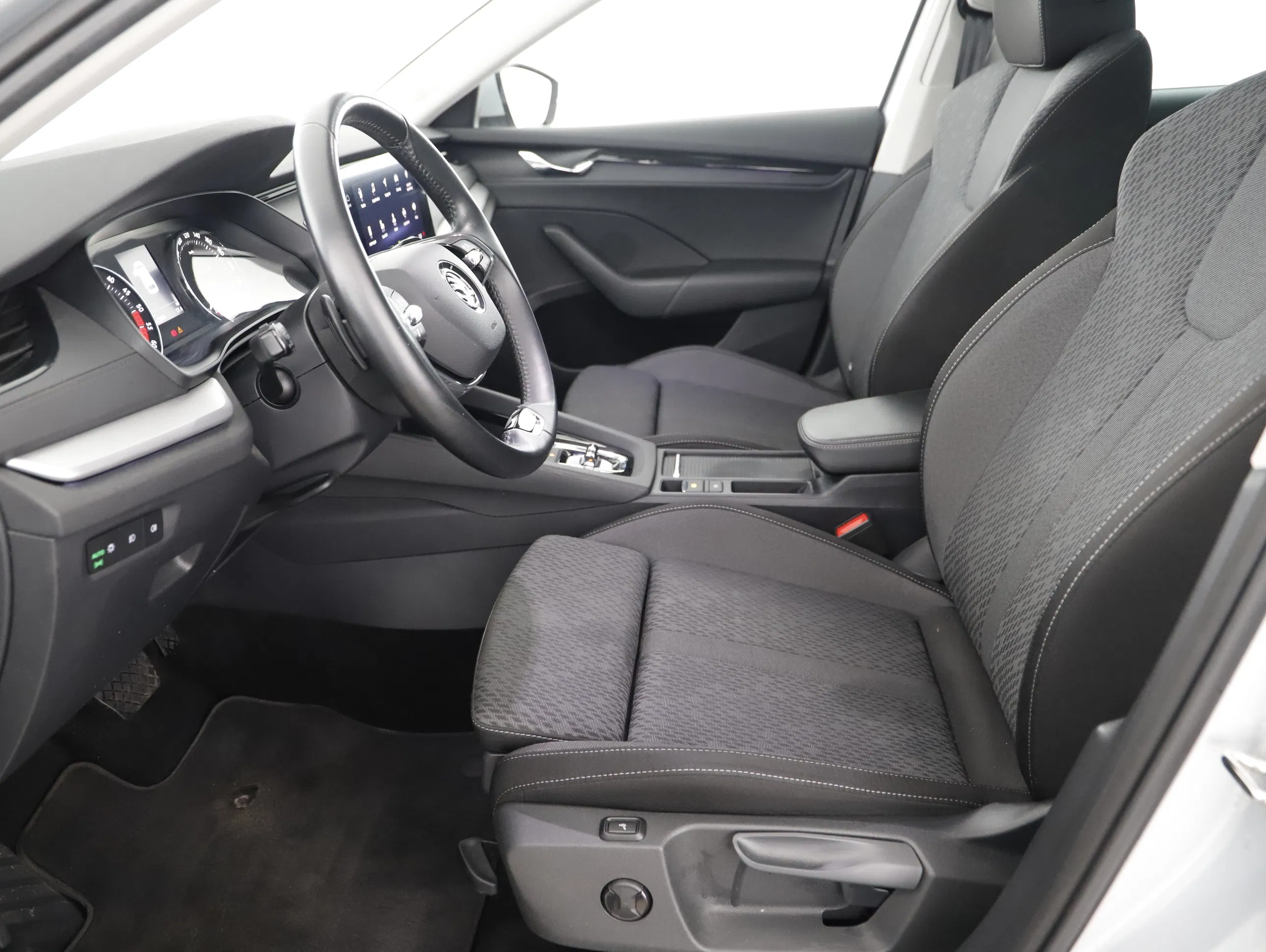 Skoda Octavia Combi 2.0 TDI Ambition | Bild 8 von 24