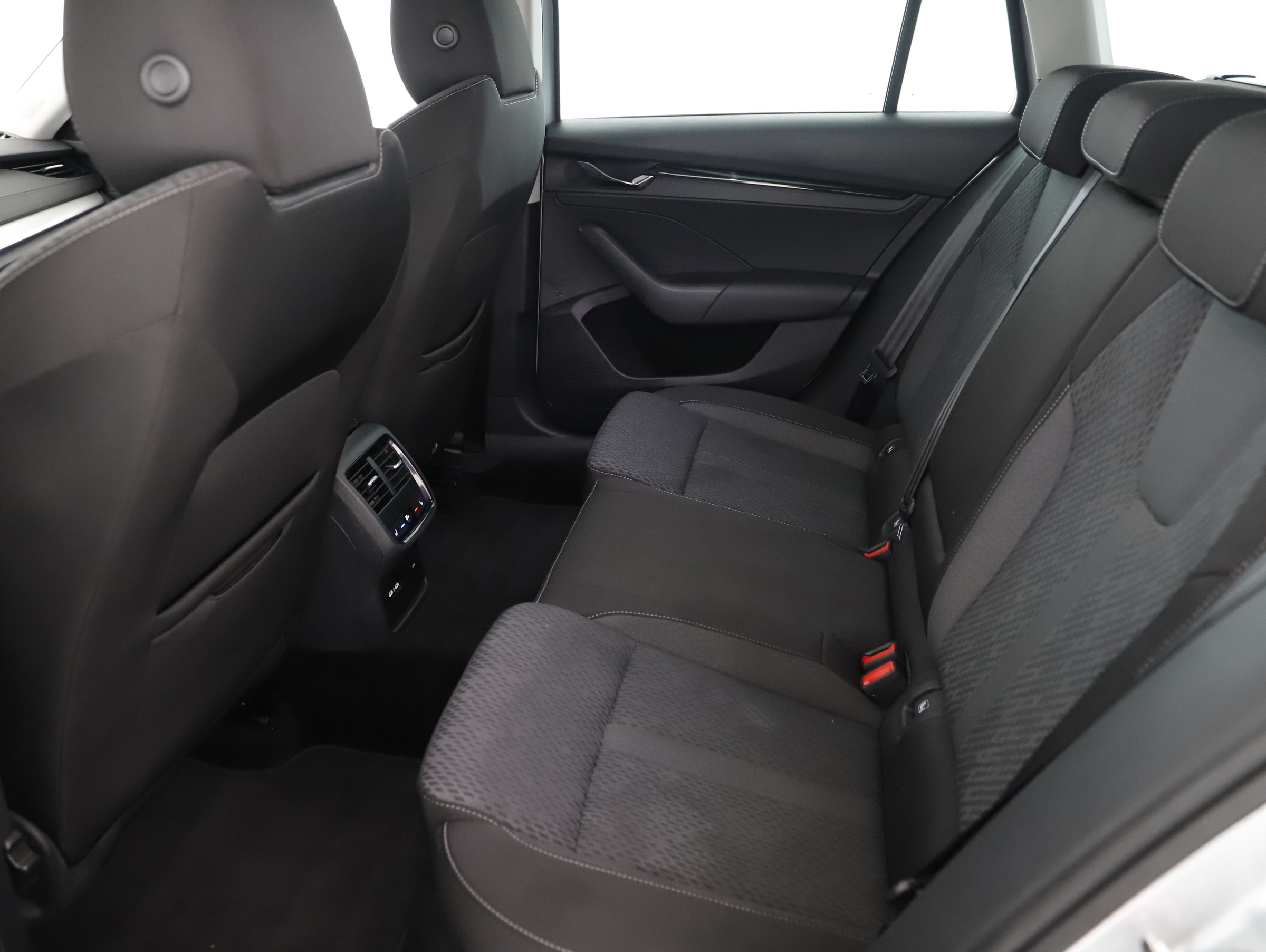 Skoda Octavia Combi 2.0 TDI Ambition | Bild 2 von 21