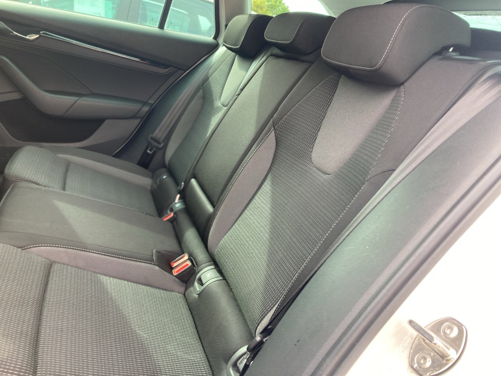 Skoda OCTAVIA Combi Ambition TDI | Bild 14 von 31