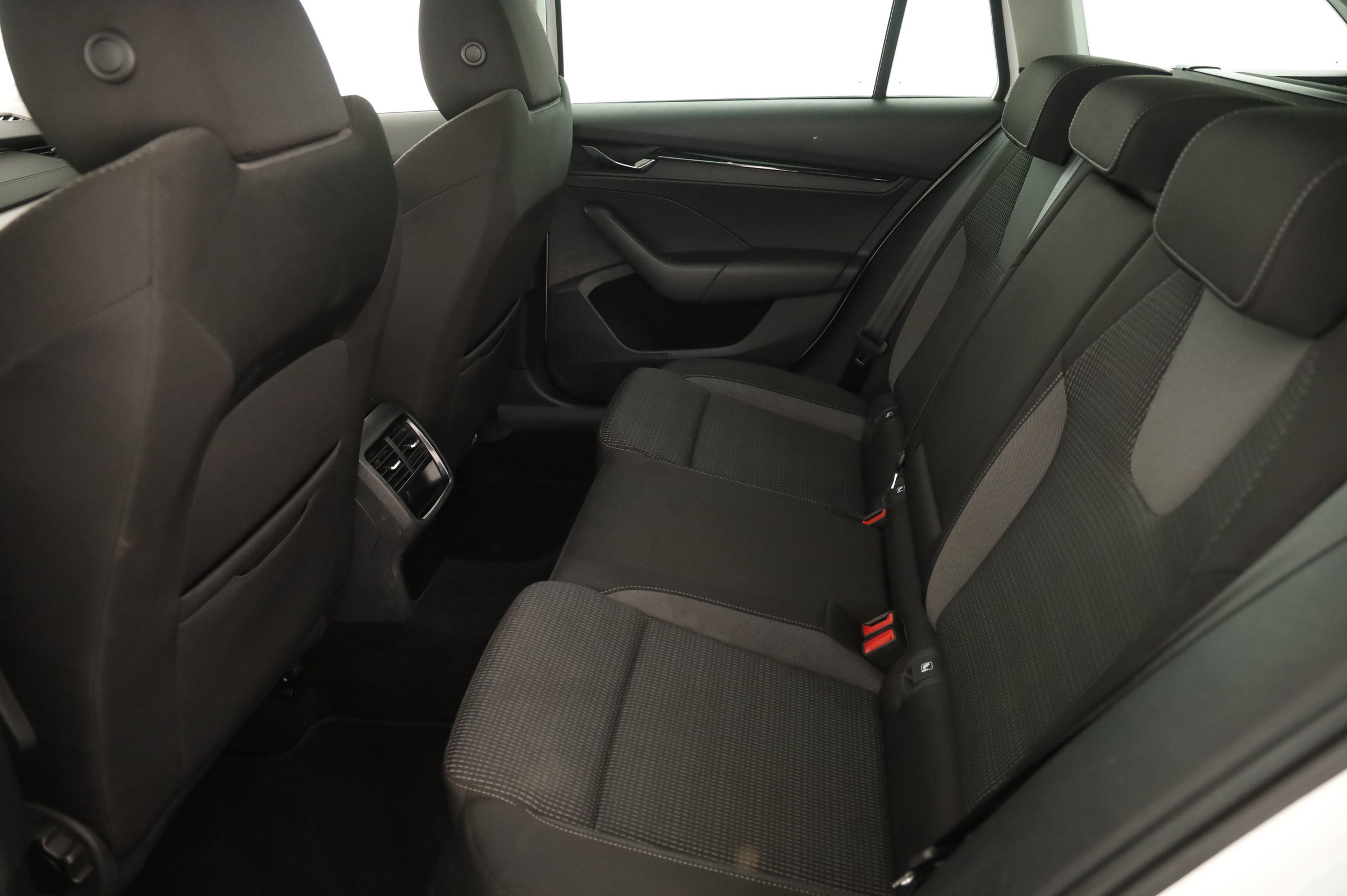 Skoda OCTAVIA Combi Ambition TDI | Bild 19 von 31