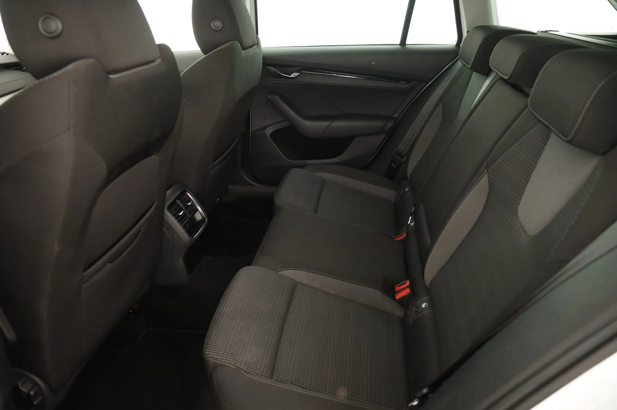 Skoda OCTAVIA Combi Ambition TDI | Bild 19 von 31