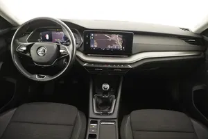 Skoda OCTAVIA Combi Ambition TDI | Thumbnail 20 von 31