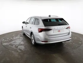 Skoda Octavia Combi 2.0 TDI Style | Thumbnail 2 von 23