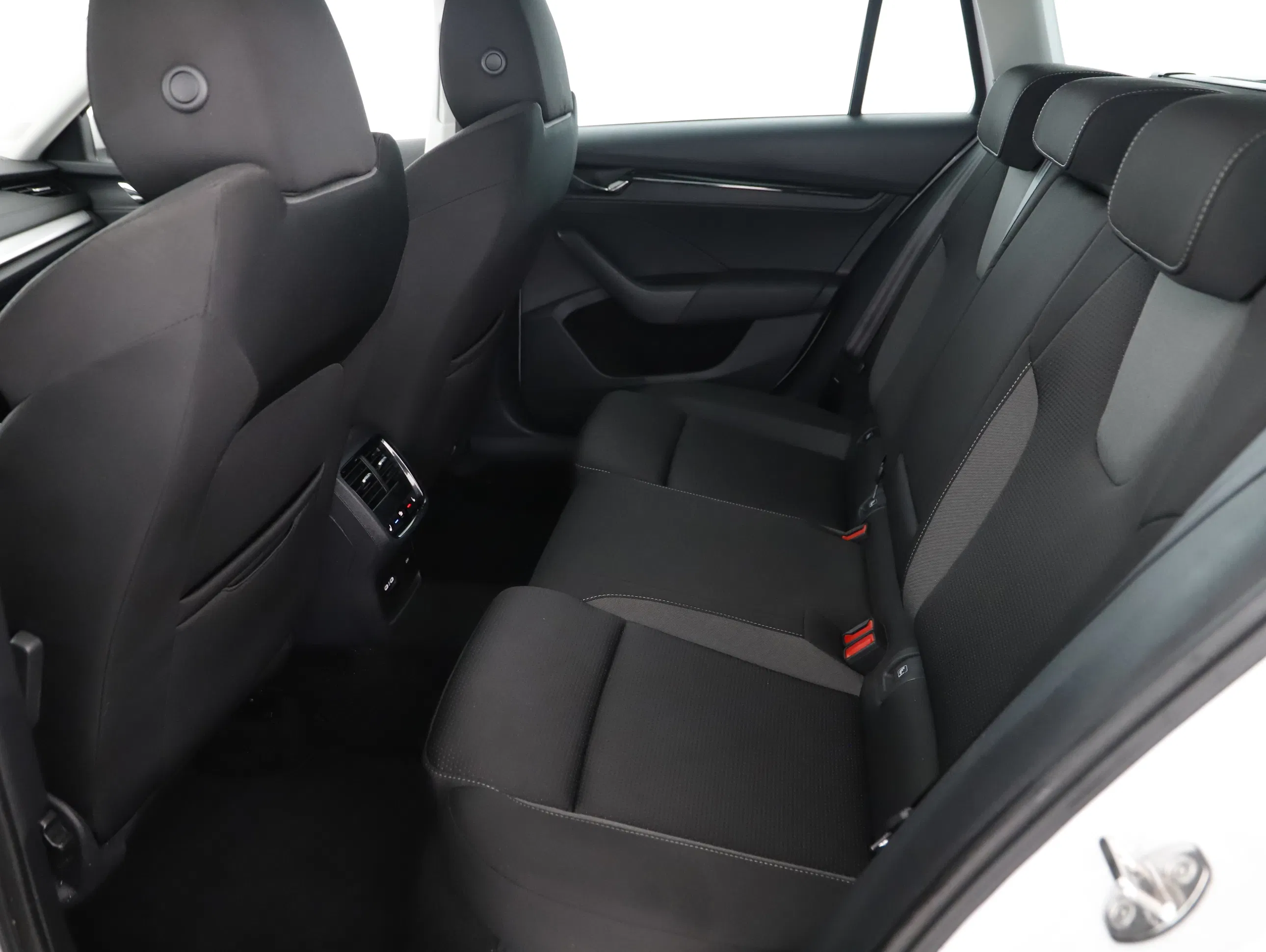 Skoda Octavia Combi 2.0 TDI Ambition | Bild 2 von 24