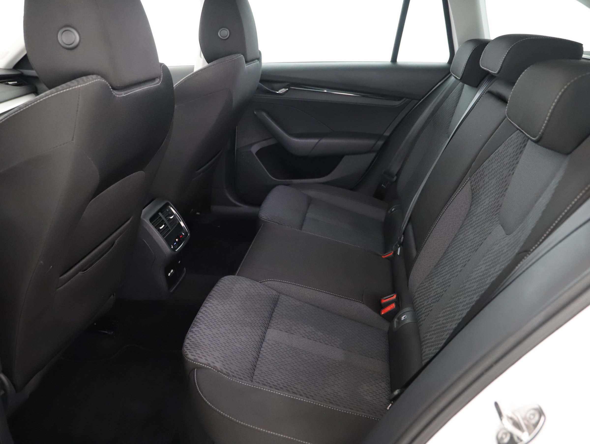 Skoda Octavia Combi 2.0 TDI Ambition | Bild 2 von 21