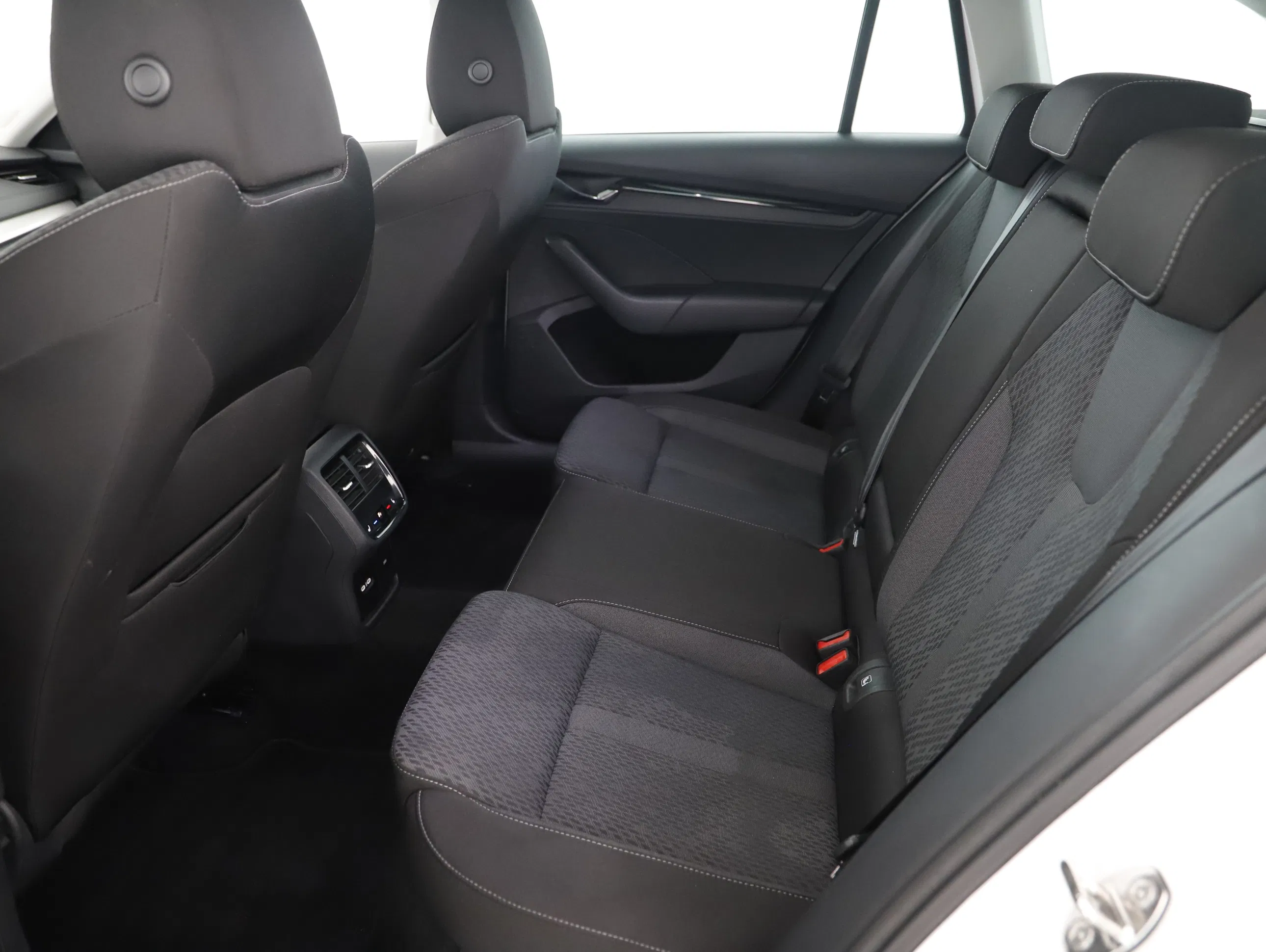 Skoda Octavia Combi 2.0 TDI Ambition | Bild 2 von 21