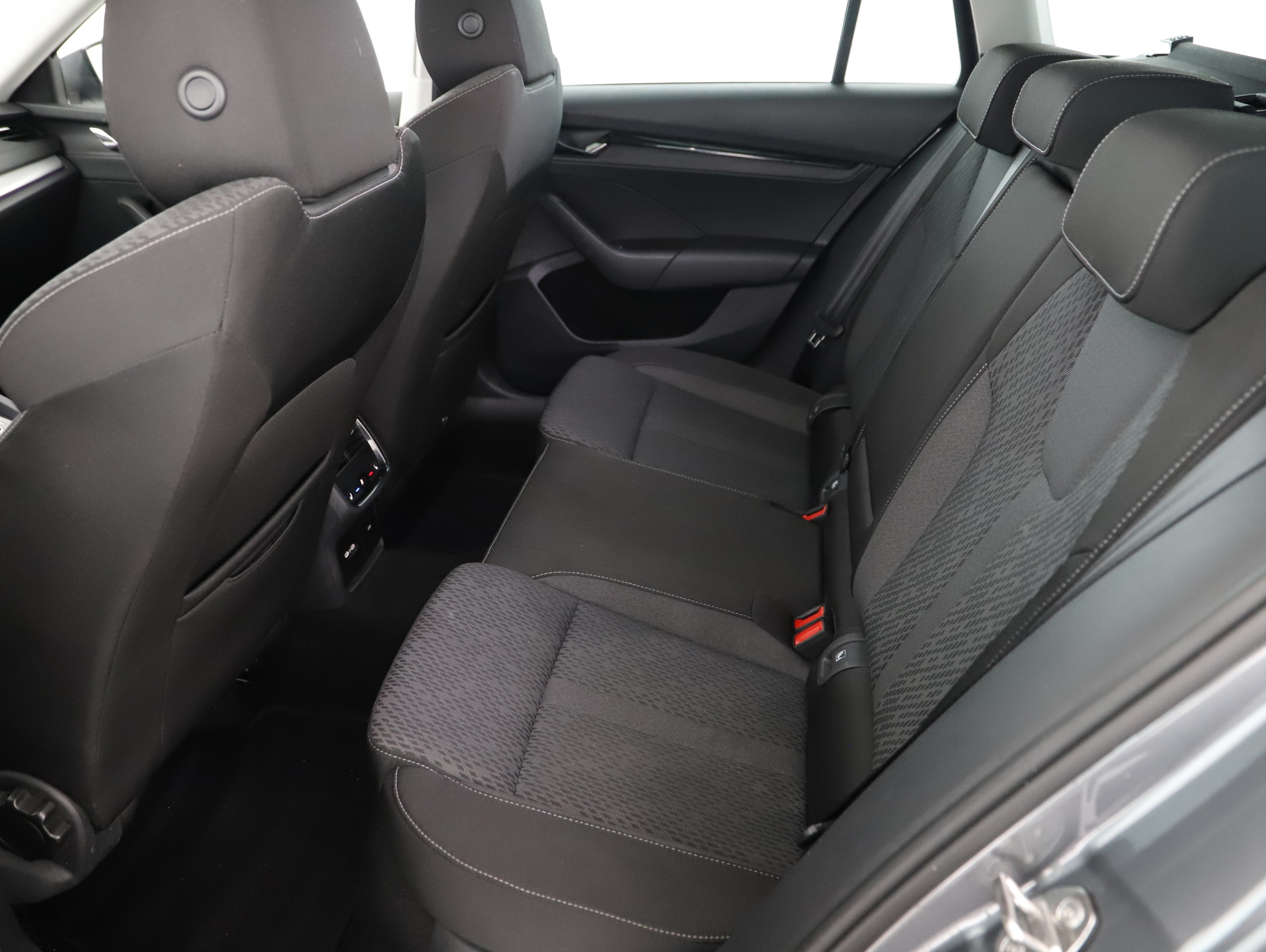 Skoda Octavia Combi 2.0 TDI Ambition | Bild 18 von 20