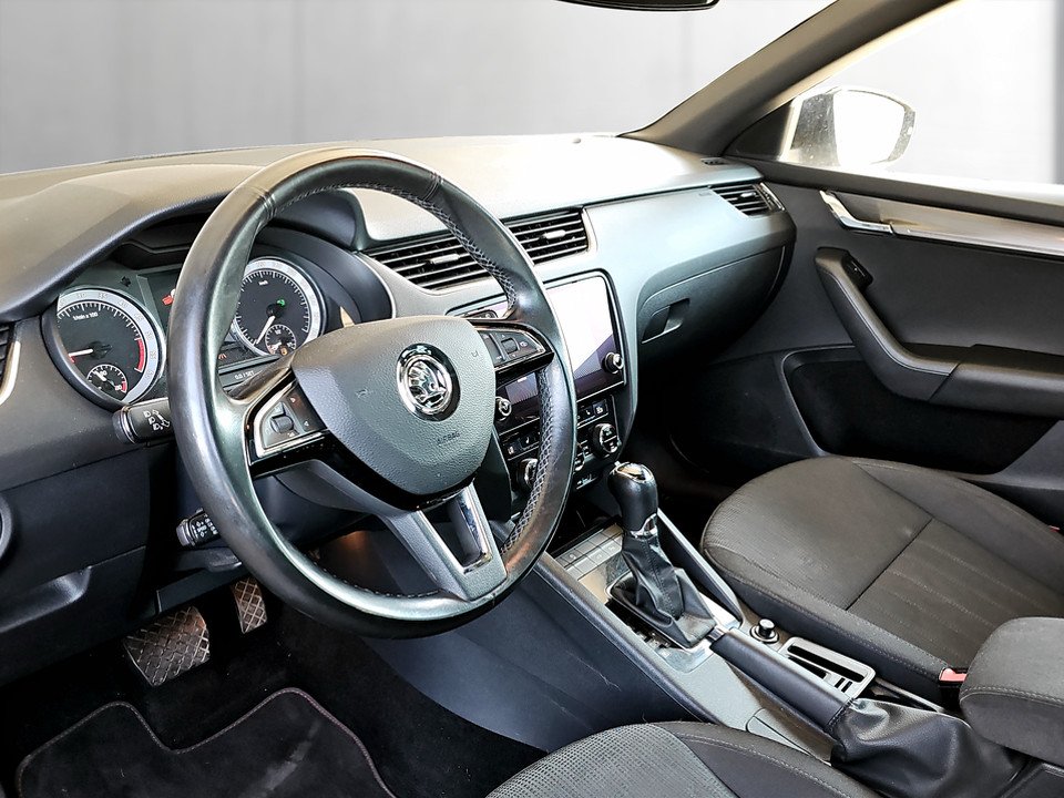 Skoda Octavia Combi 2.0 TDI DSG Style | Bild 10 von 21