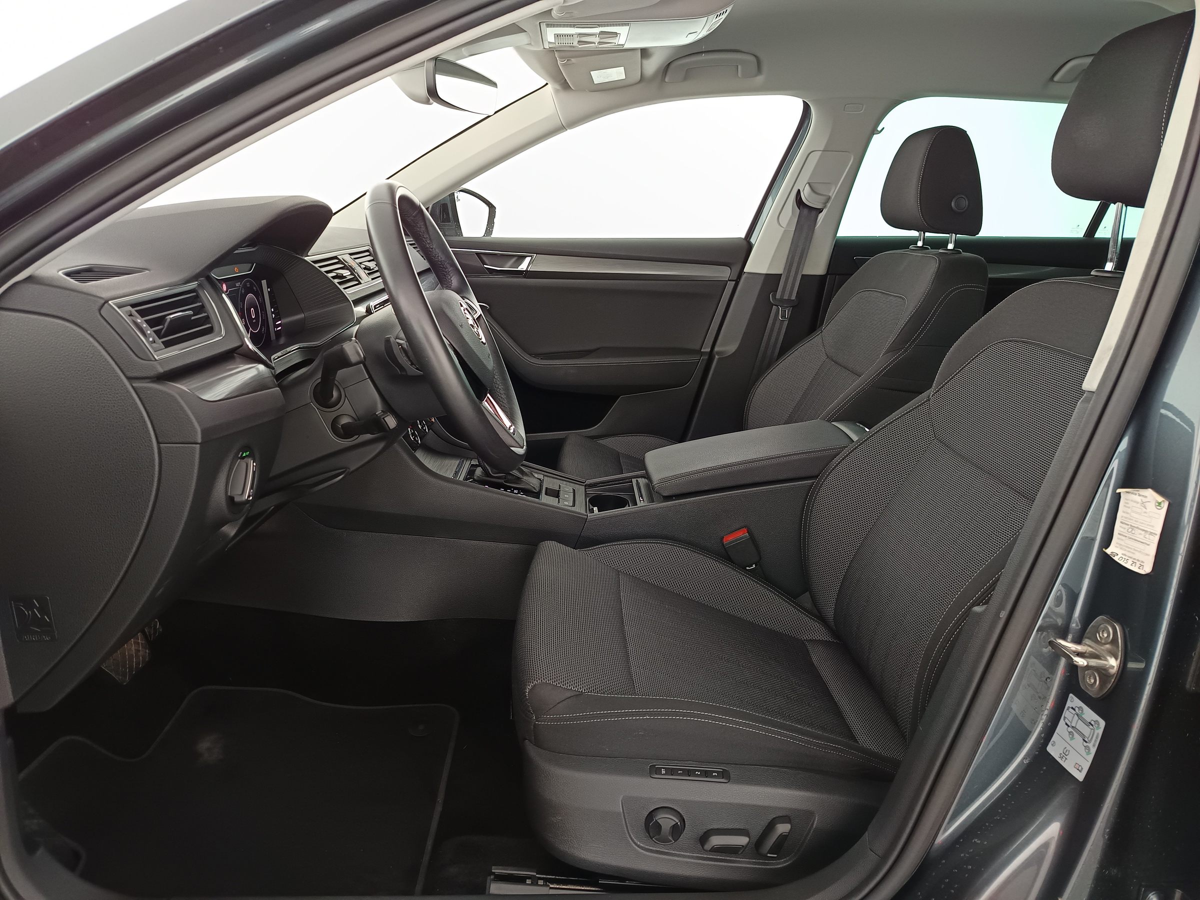 Skoda Superb Combi 2.0 TDI Style | Bild 14 von 31