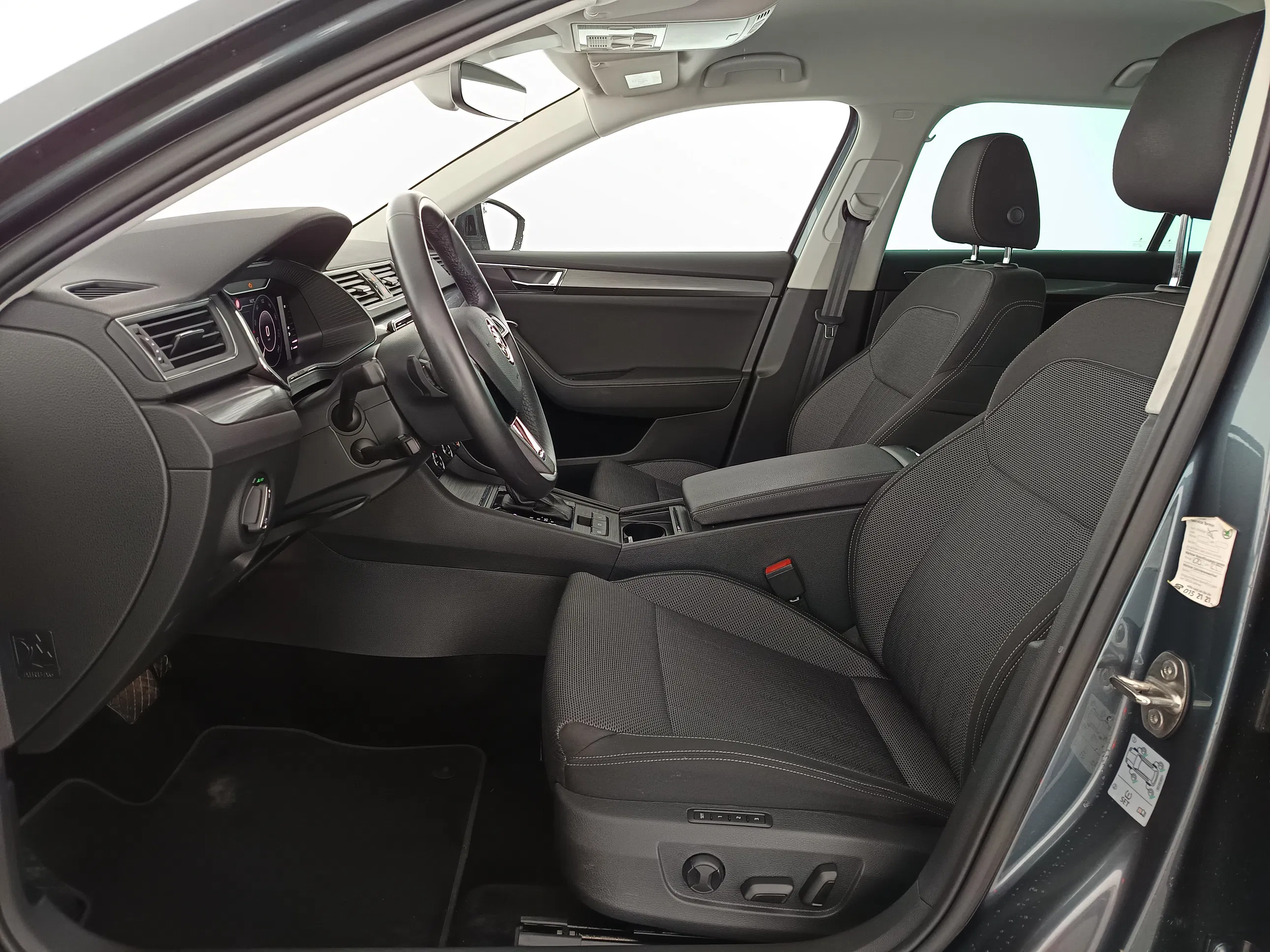 Skoda Superb Combi 2.0 TDI Style | Bild 14 von 31