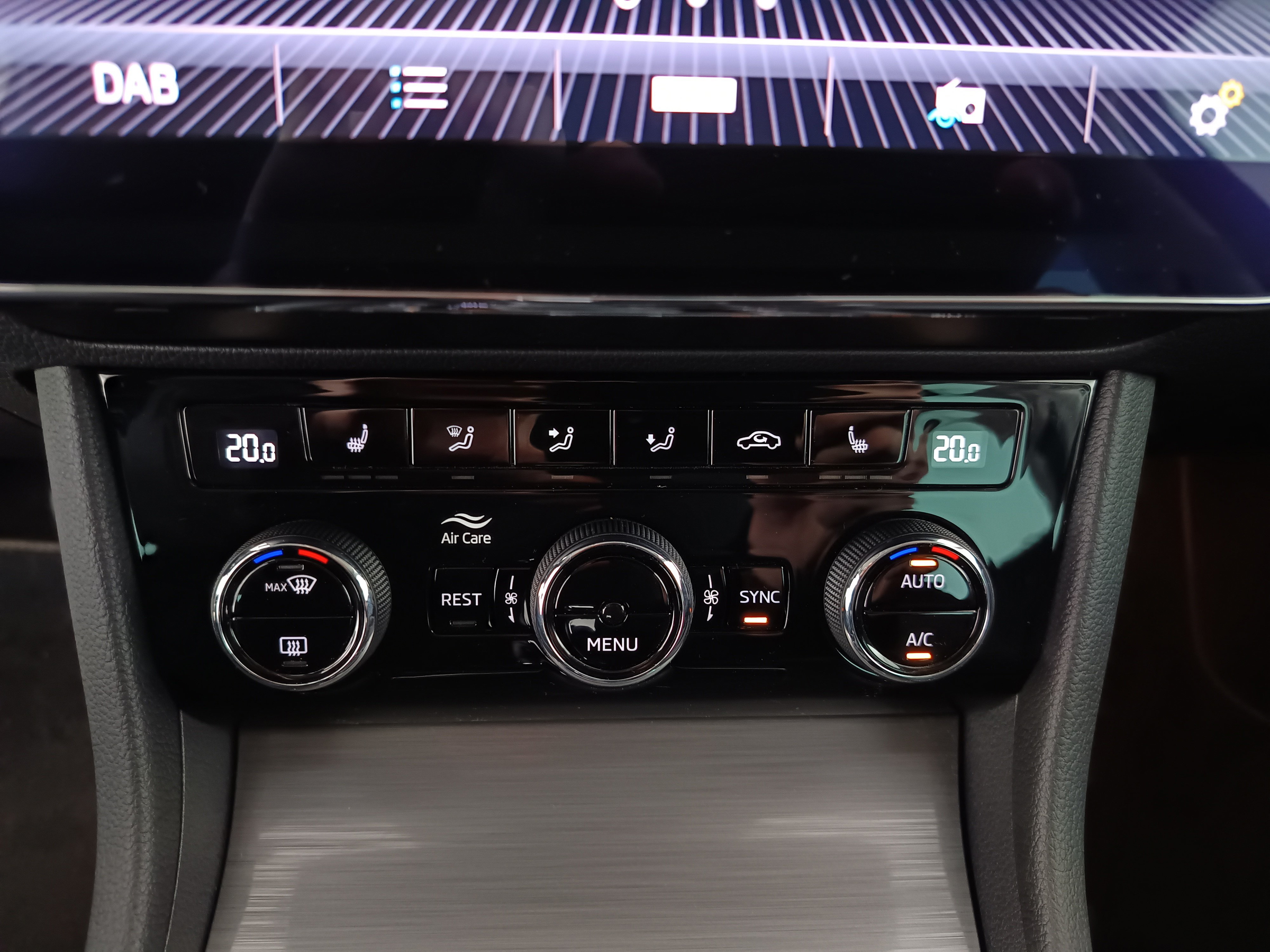 Skoda Superb Combi 2.0 TDI Style | Bild 30 von 31