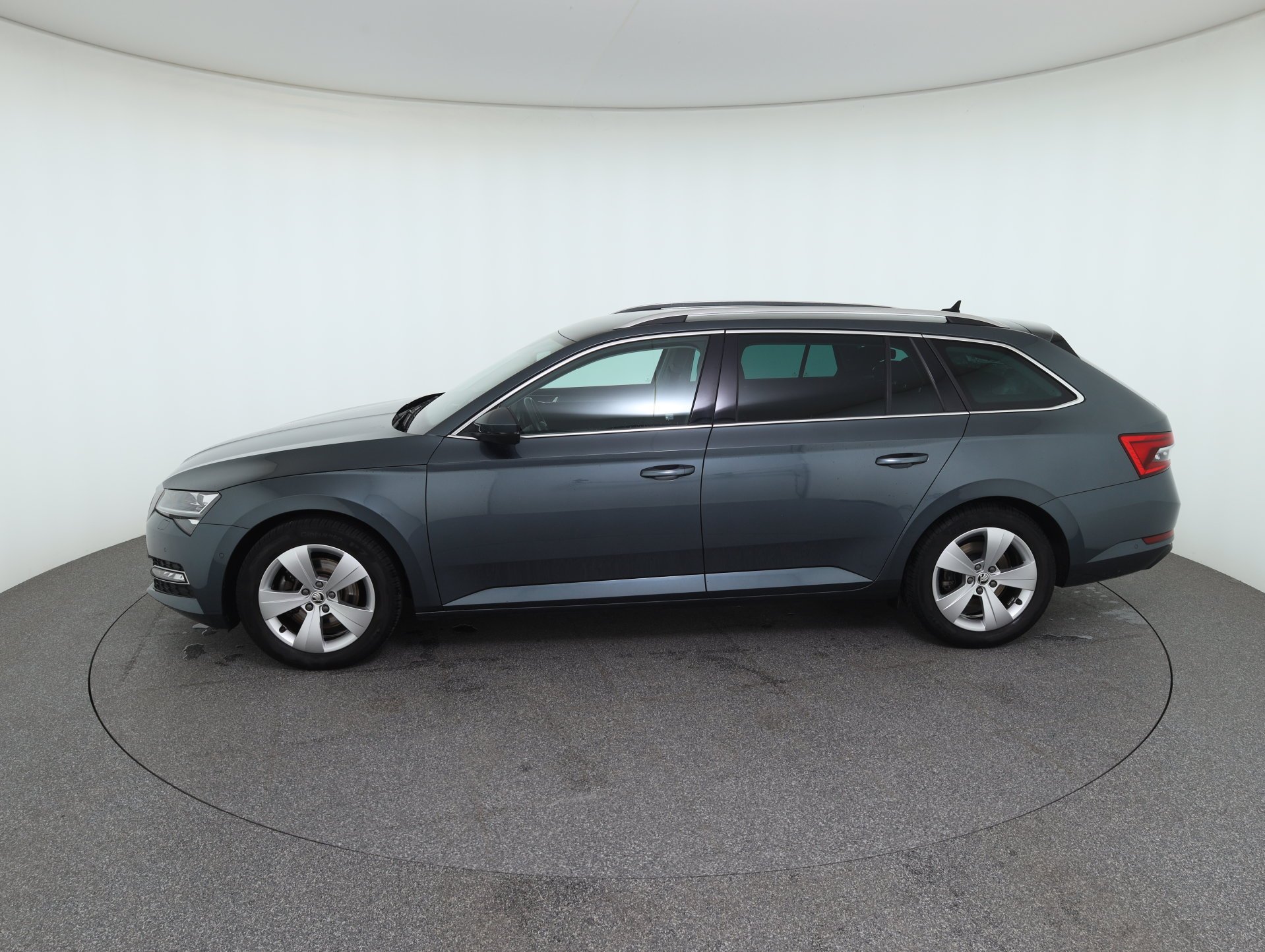 Skoda Superb Combi 2.0 TDI Style | Bild 9 von 31