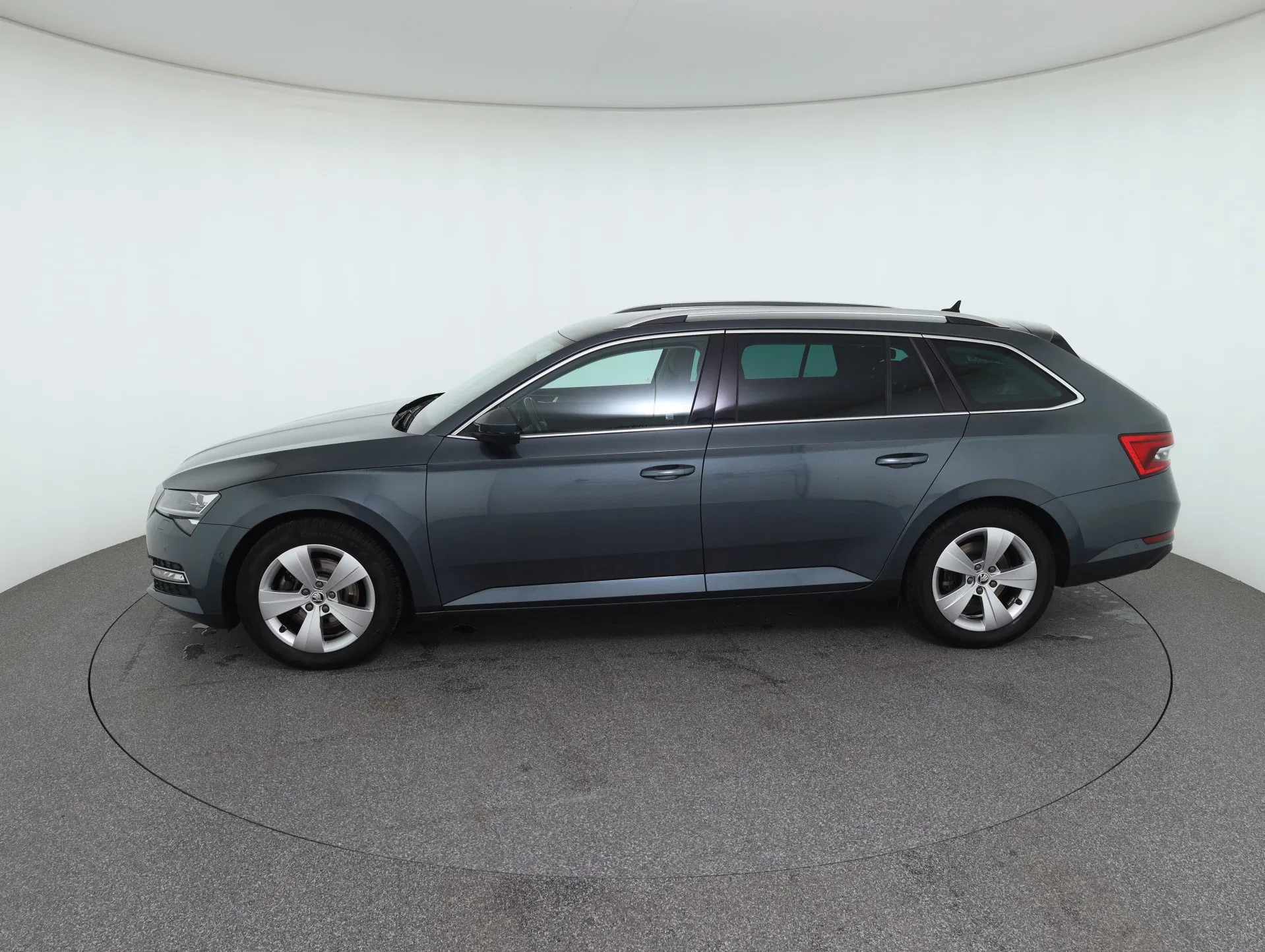 Skoda Superb Combi 2.0 TDI Style | Bild 9 von 31