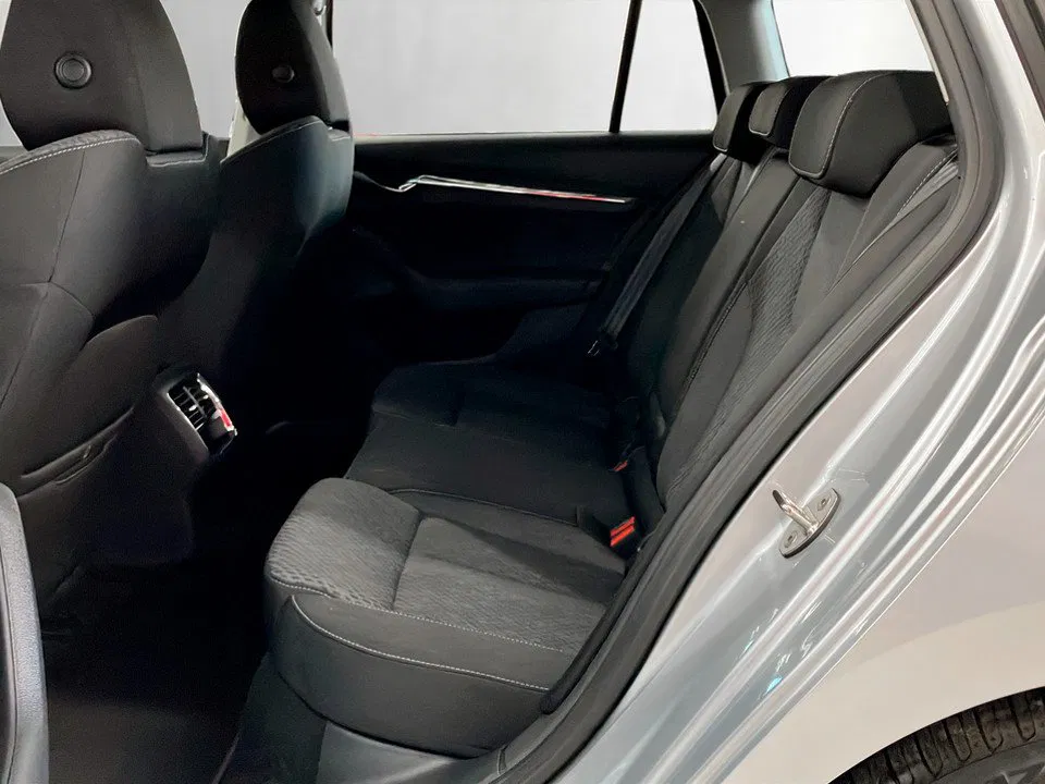 Skoda Octavia Combi 2.0 TDI DSG | Bild 15 von 26