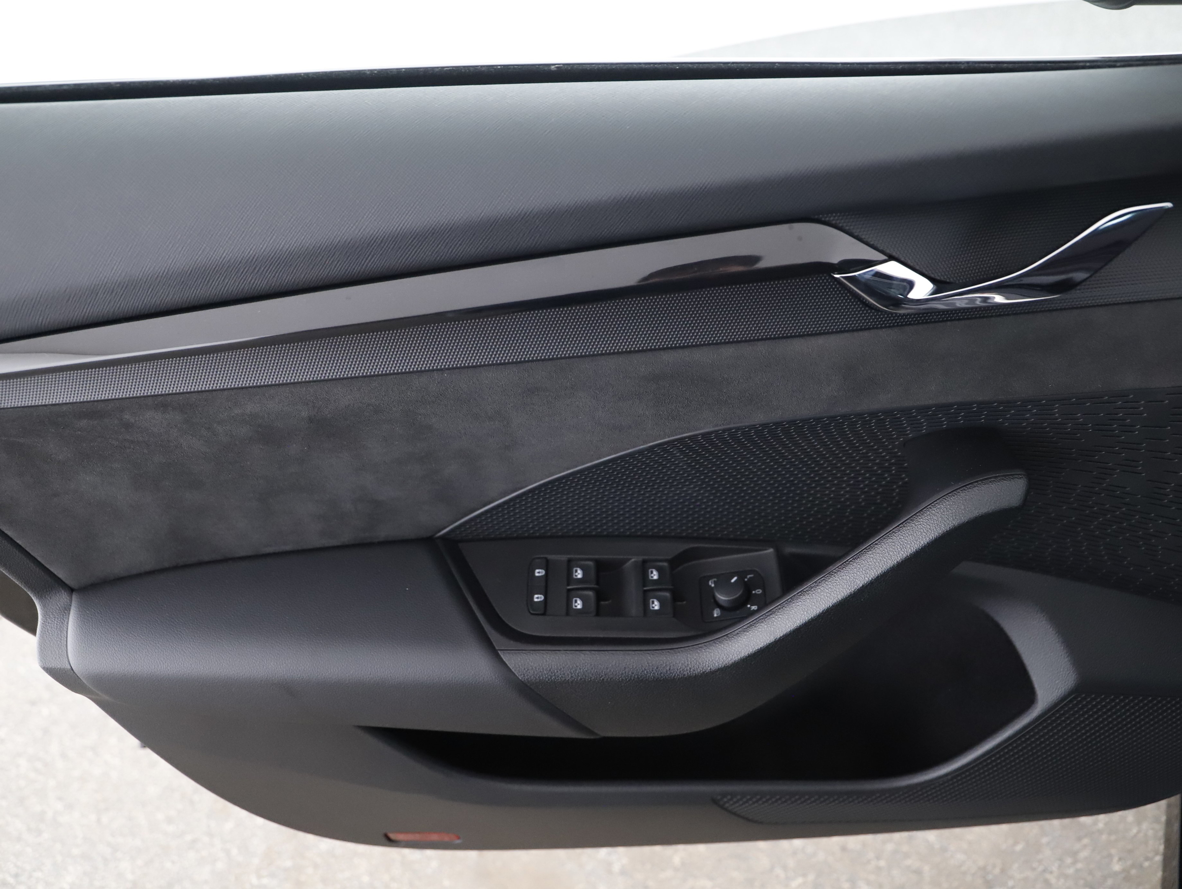 Skoda Octavia Combi 2.0 TDI RS | Bild 26 von 28