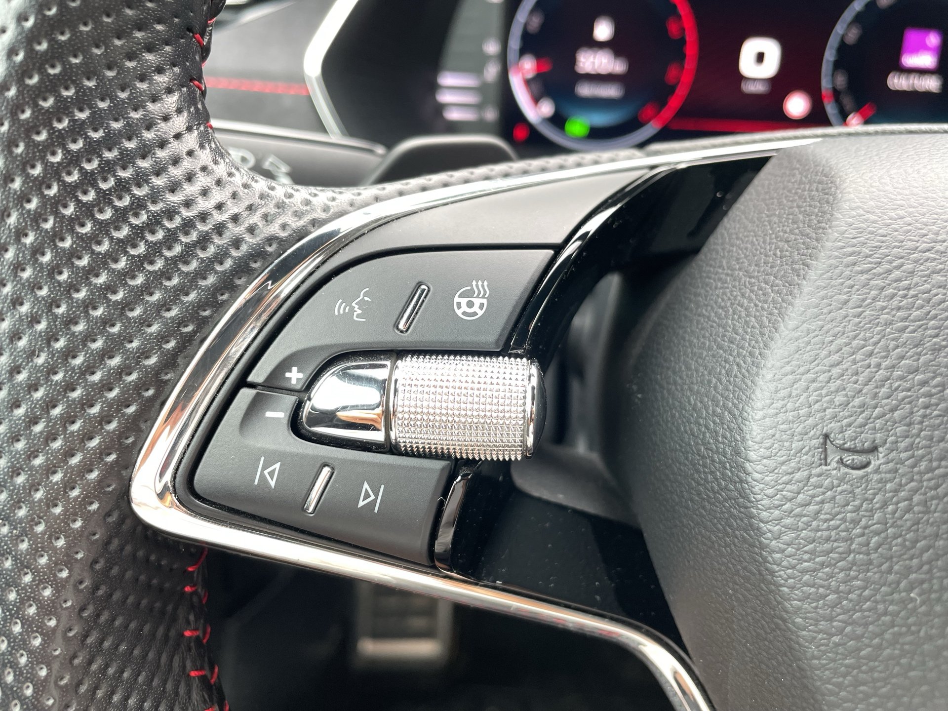 Skoda OCTAVIA Combi RS TDI DSG | Bild 15 von 29