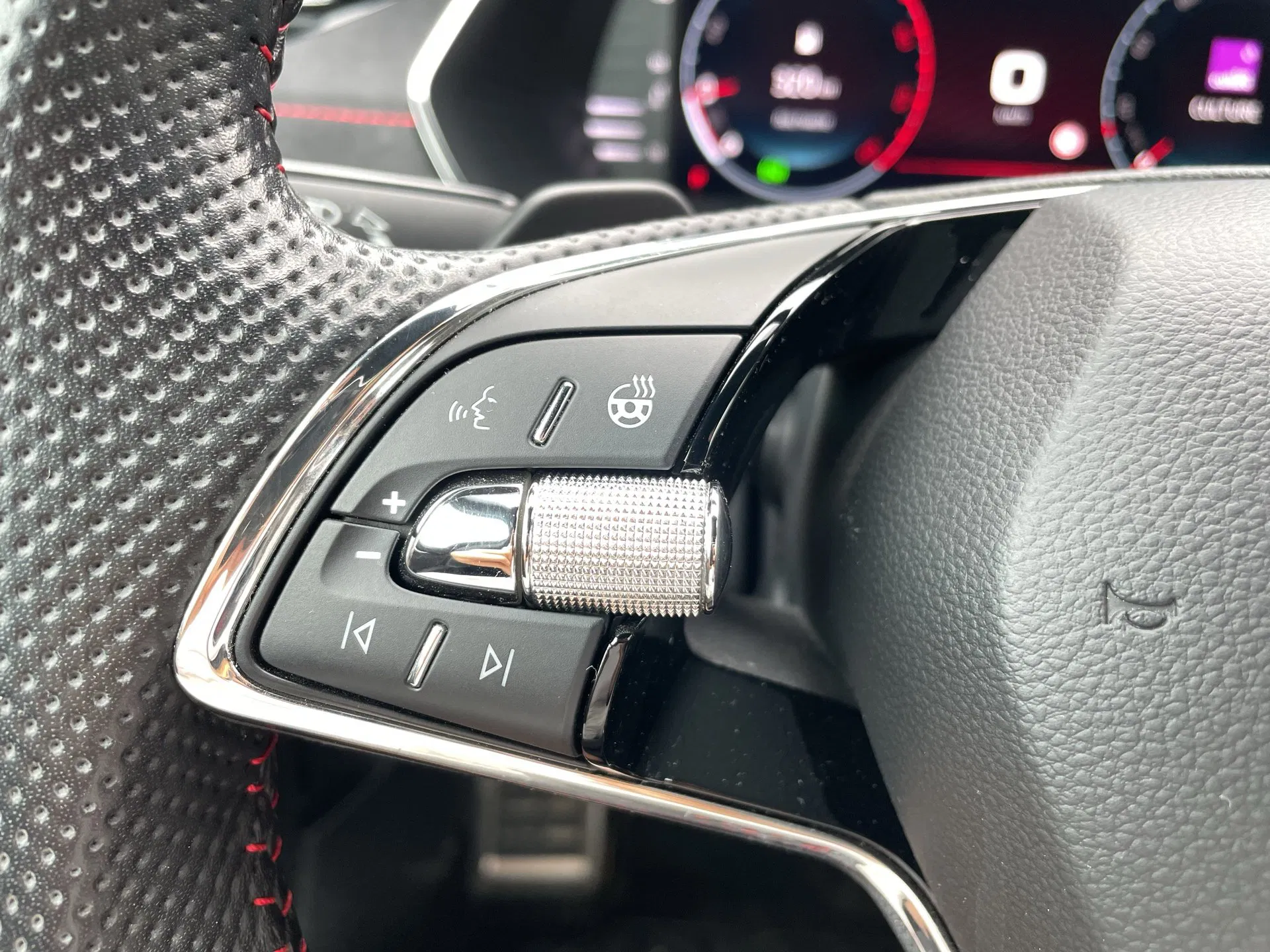 Skoda OCTAVIA Combi RS TDI DSG | Bild 15 von 29