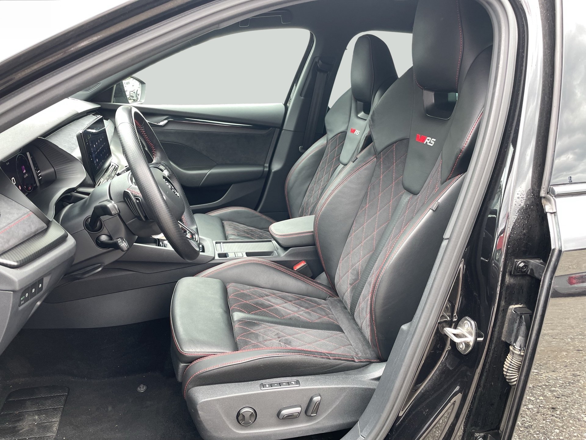 Skoda OCTAVIA Combi RS TDI DSG | Bild 10 von 29