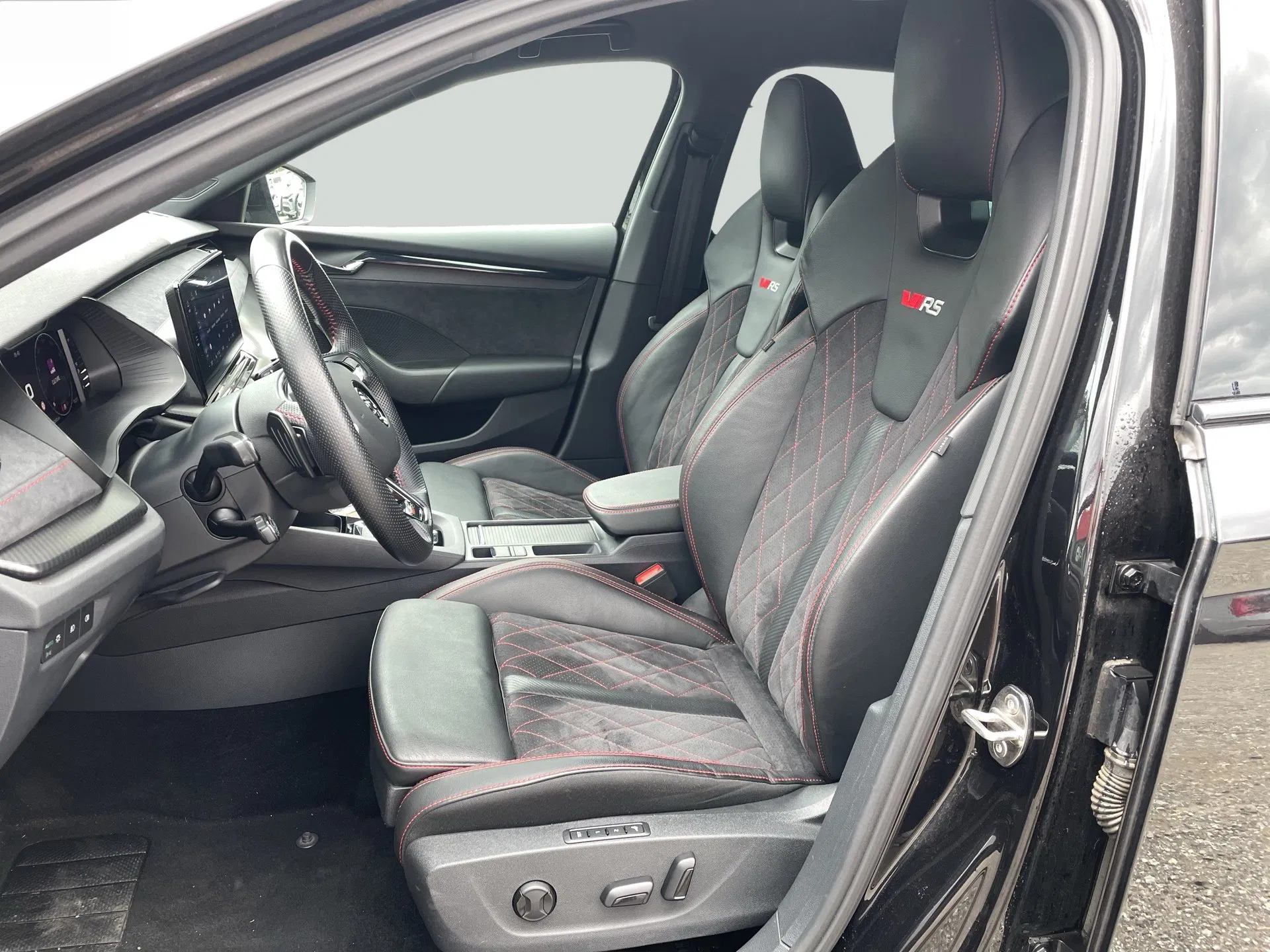 Skoda OCTAVIA Combi RS TDI DSG | Bild 10 von 29