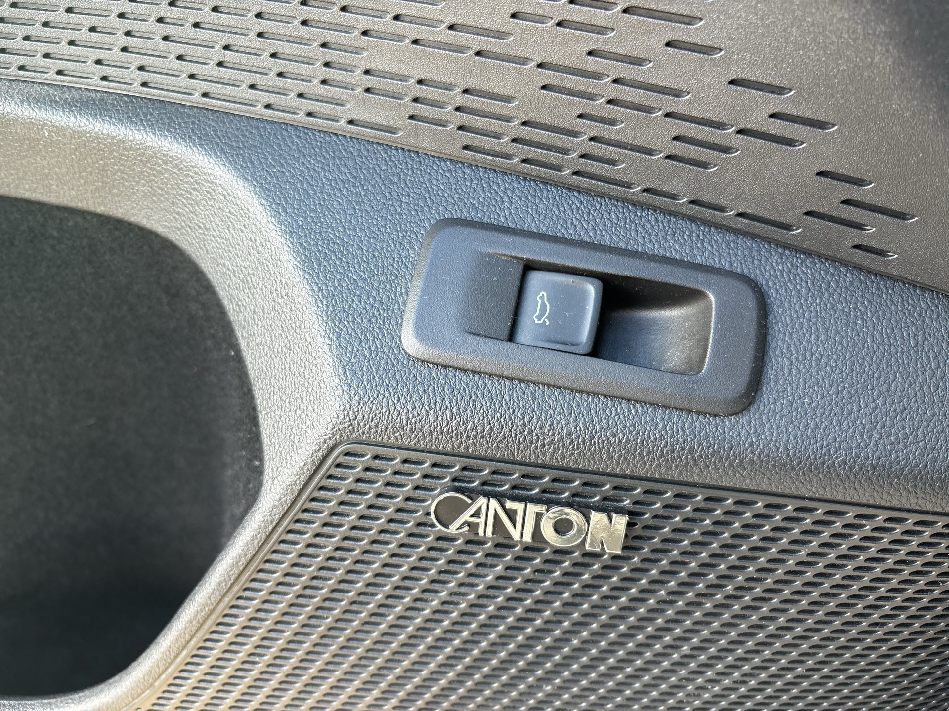 Skoda Octavia Combi 2.0 TDI RS | Bild 12 von 25