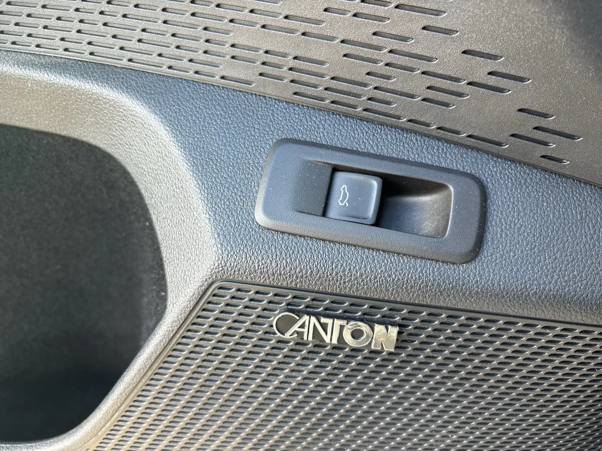 Skoda Octavia Combi 2.0 TDI RS | Bild 12 von 25