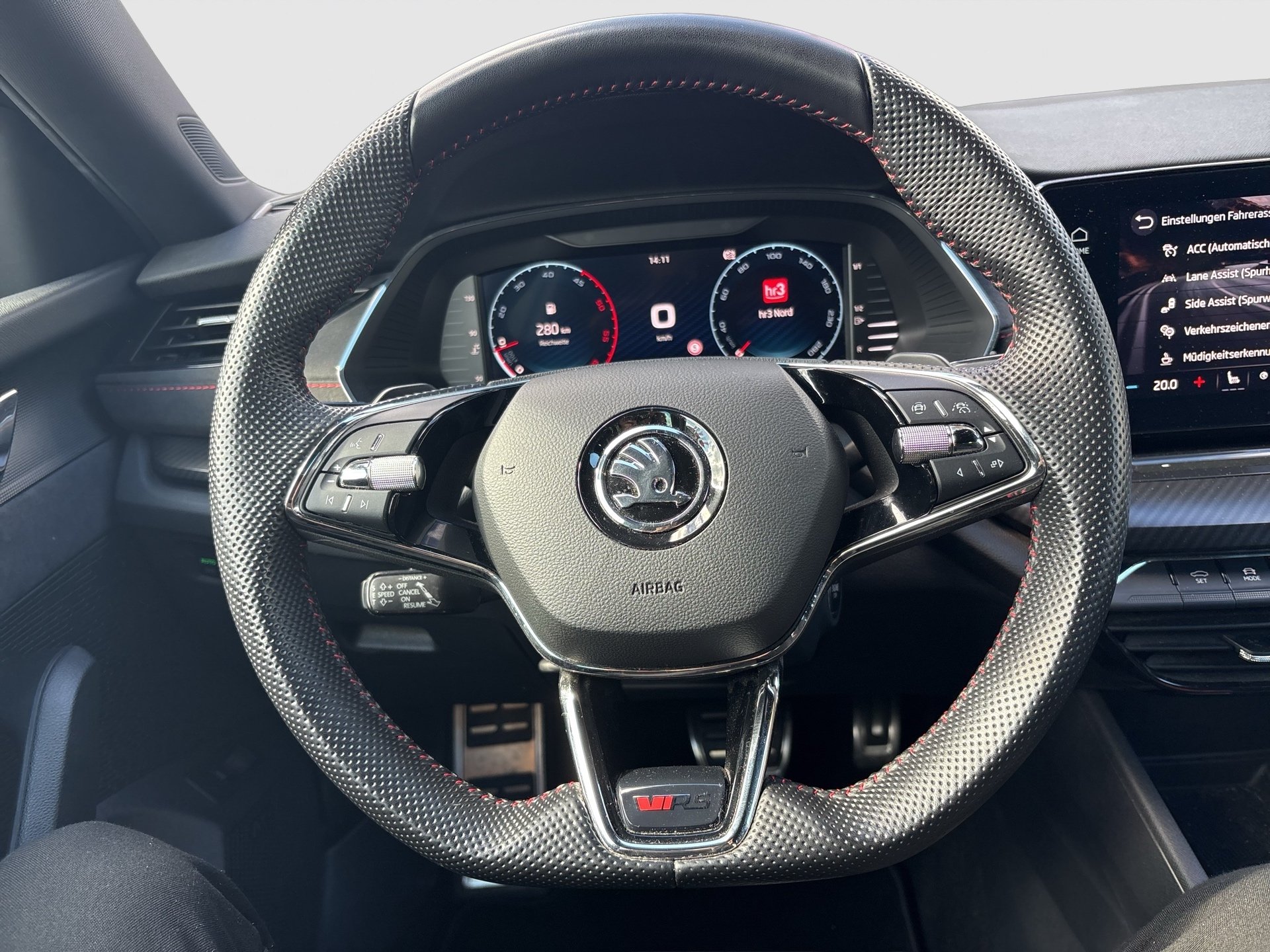 Skoda Octavia Combi 2.0 TDI RS | Bild 15 von 25