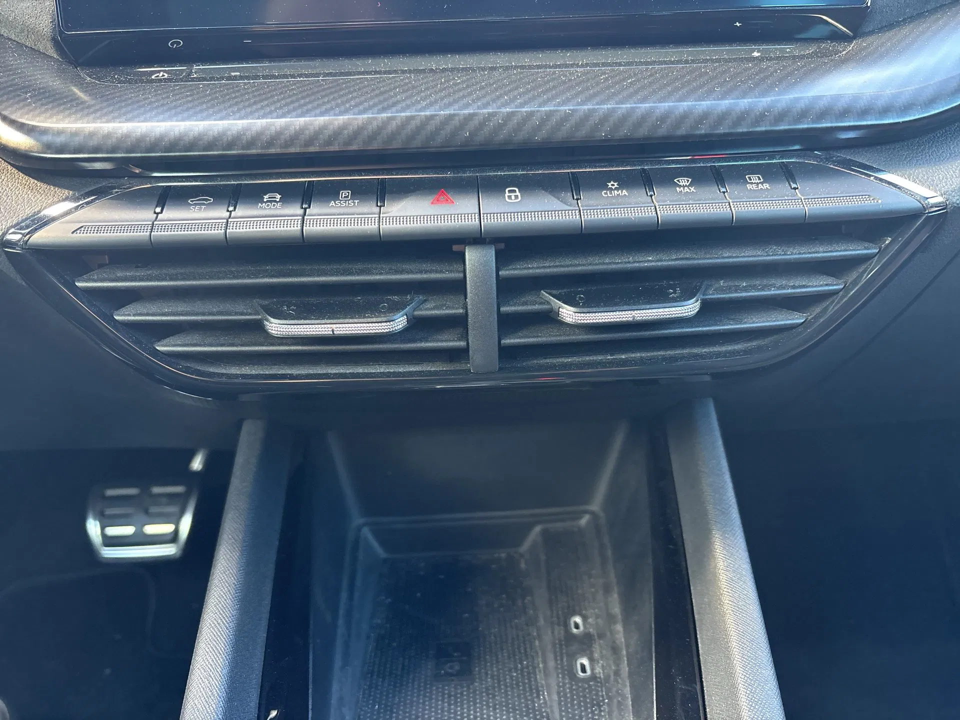 Skoda Octavia Combi 2.0 TDI RS | Bild 22 von 25