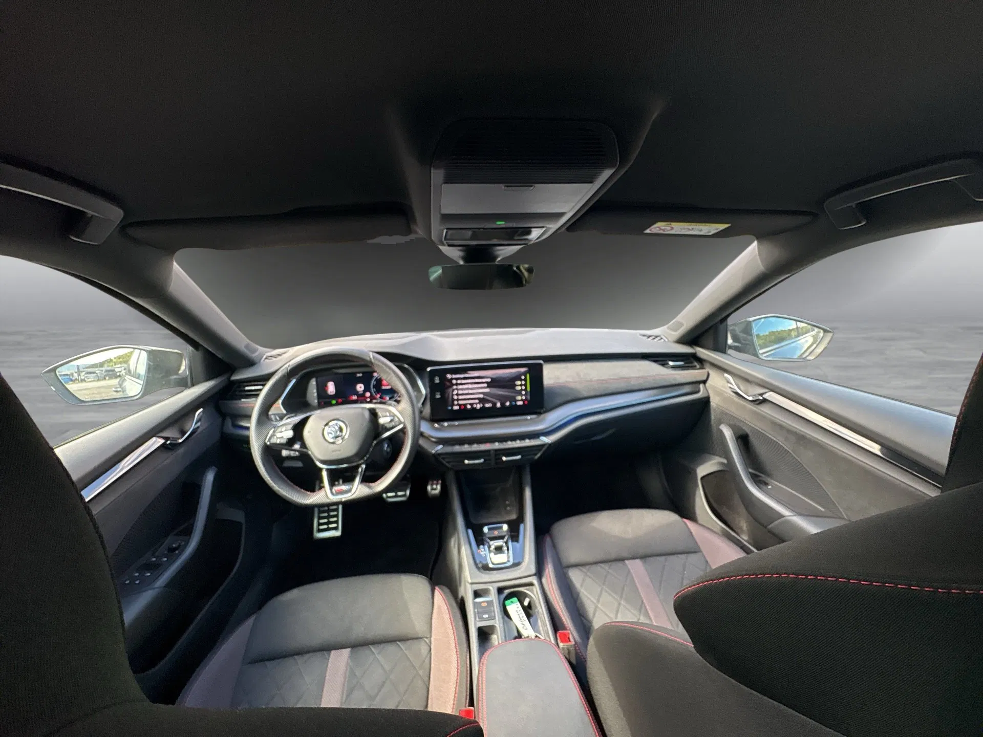 Skoda Octavia Combi 2.0 TDI RS | Bild 9 von 25