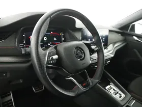 Skoda Octavia Combi 2.0 TDI RS | Thumbnail 16 von 28