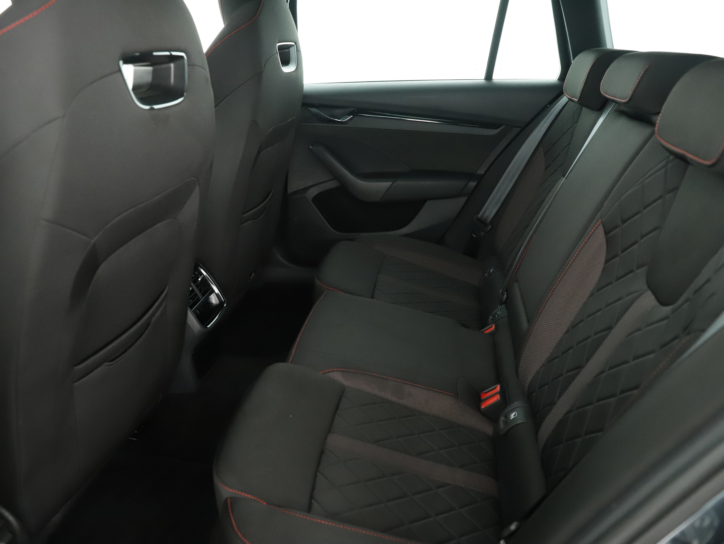 Skoda Octavia Combi 2.0 TDI RS | Bild 24 von 28