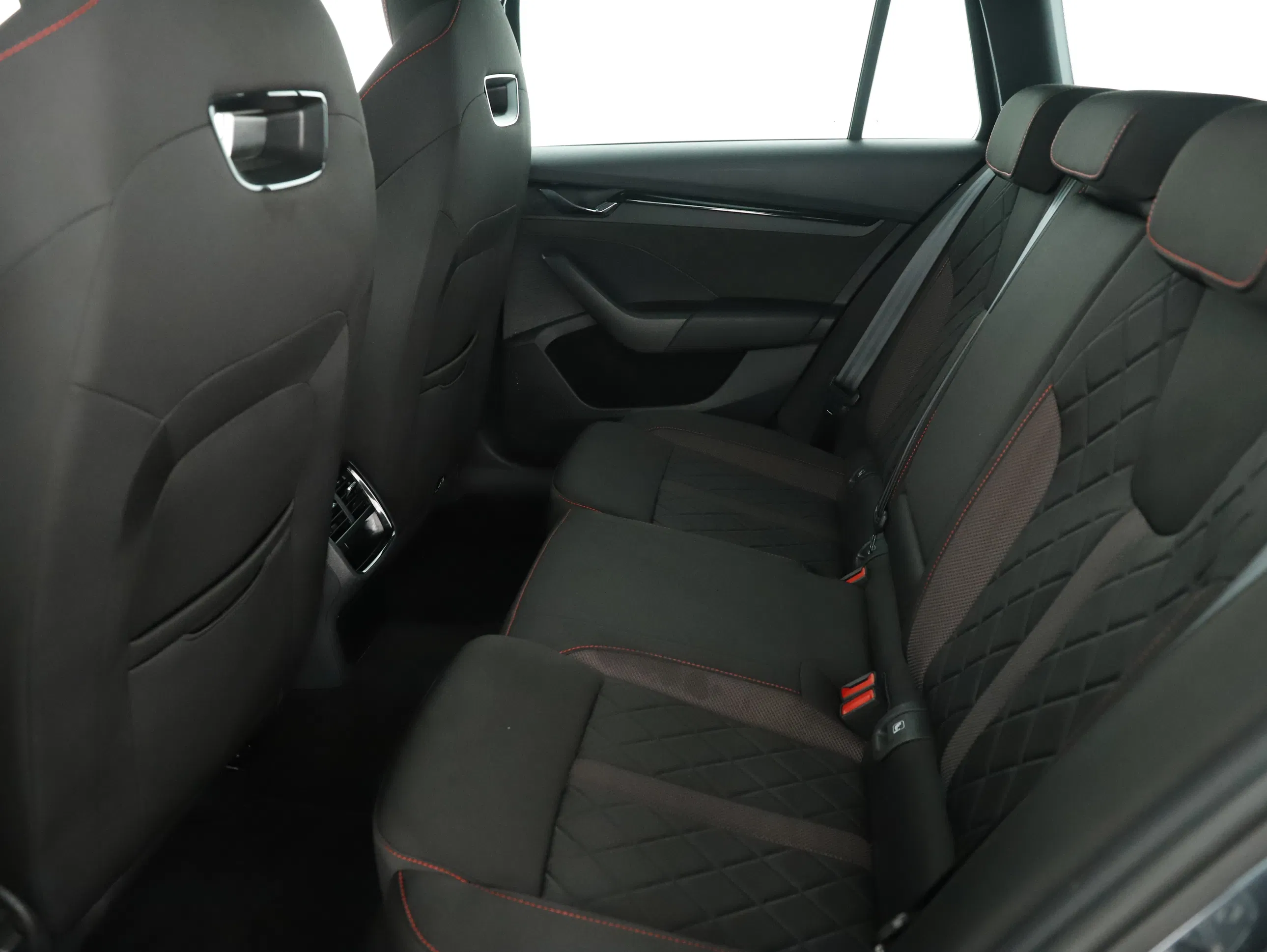 Skoda Octavia Combi 2.0 TDI RS | Bild 24 von 28