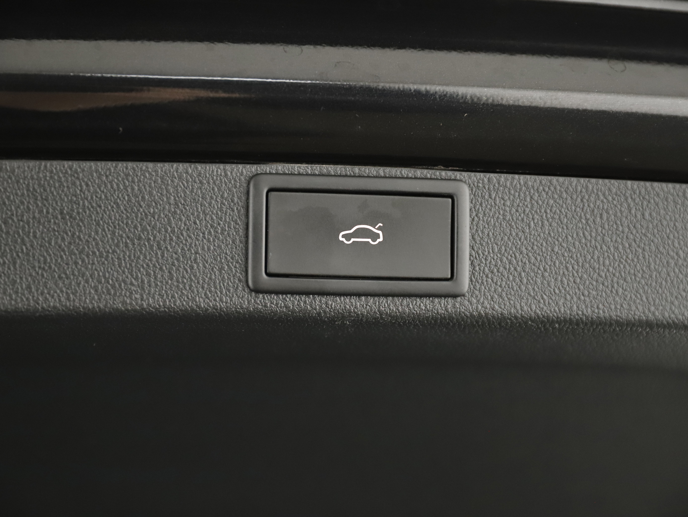 Skoda Octavia Combi 2.0 TDI RS | Bild 24 von 27