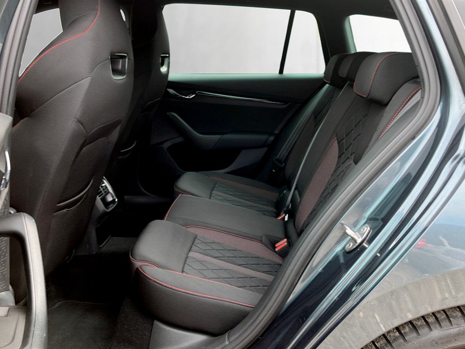 Skoda Octavia Combi 2.0 TDI RS | Bild 13 von 28