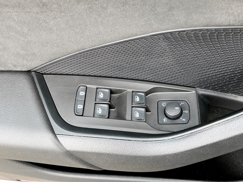Skoda Octavia Combi 2.0 TDI RS | Bild 17 von 28