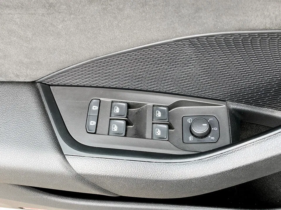 Skoda Octavia Combi 2.0 TDI RS | Bild 17 von 28
