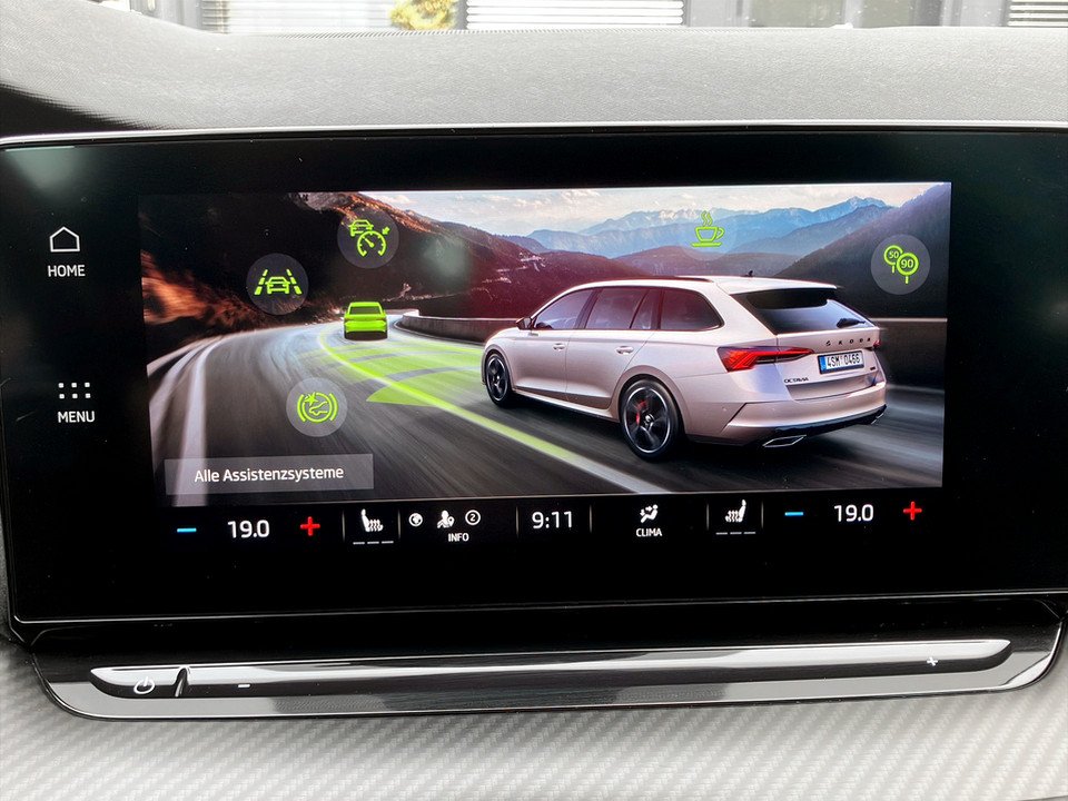 Skoda Octavia Combi 2.0 TDI RS | Bild 24 von 28