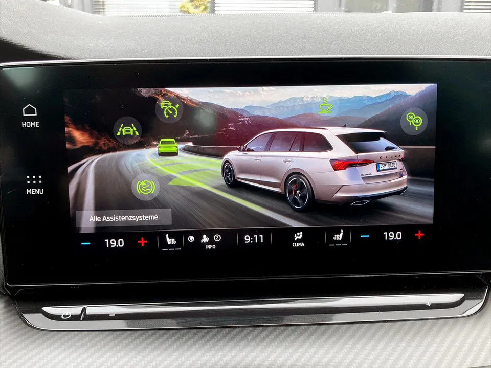 Skoda Octavia Combi 2.0 TDI RS | Bild 24 von 28