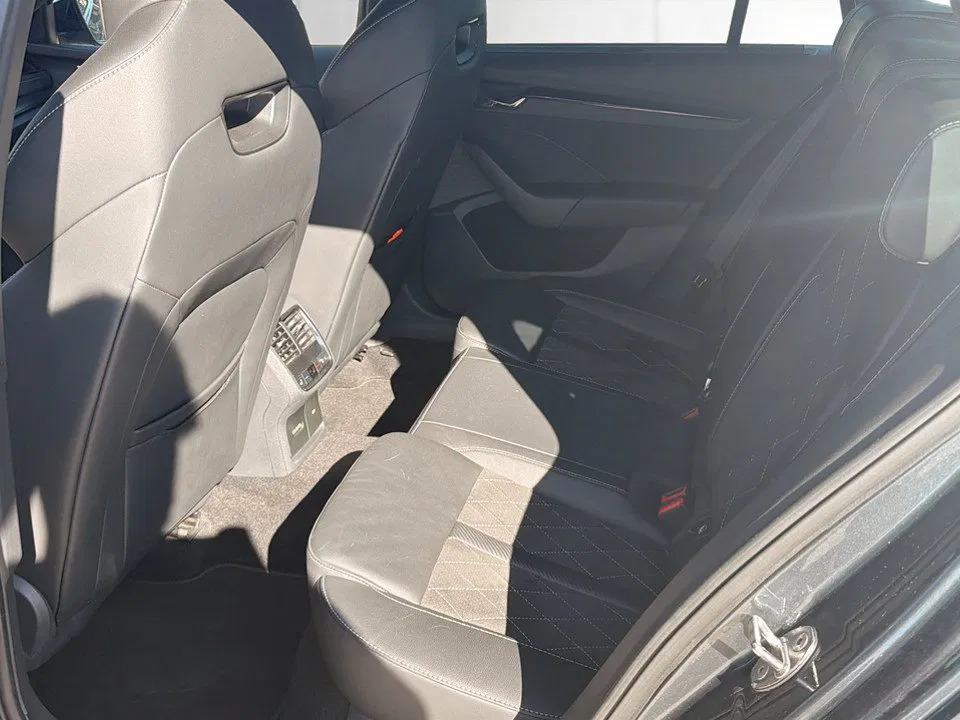 Skoda OCTAVIA Combi RS TDI DSG | Bild 17 von 20