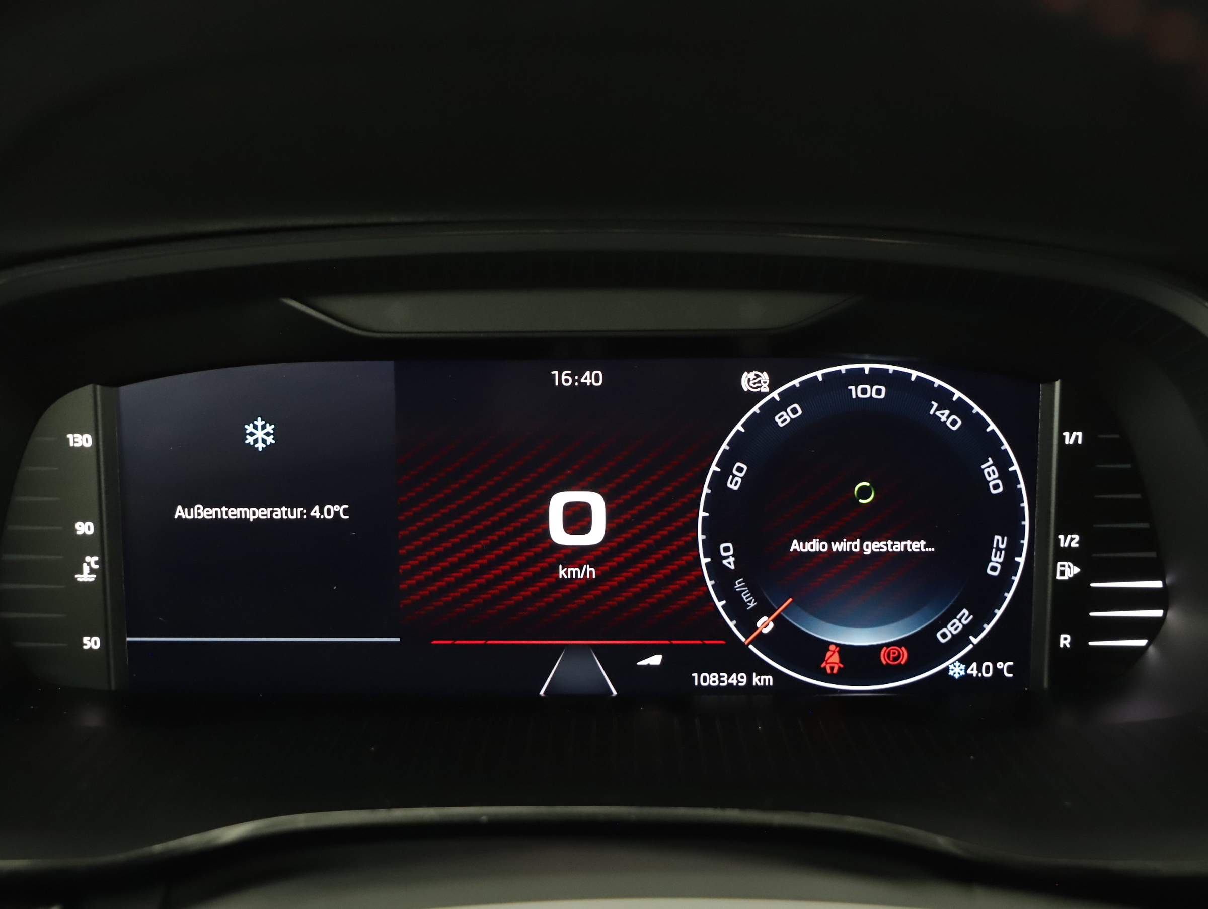 Skoda Octavia Combi 2.0 TDI RS DSG | Bild 9 von 23