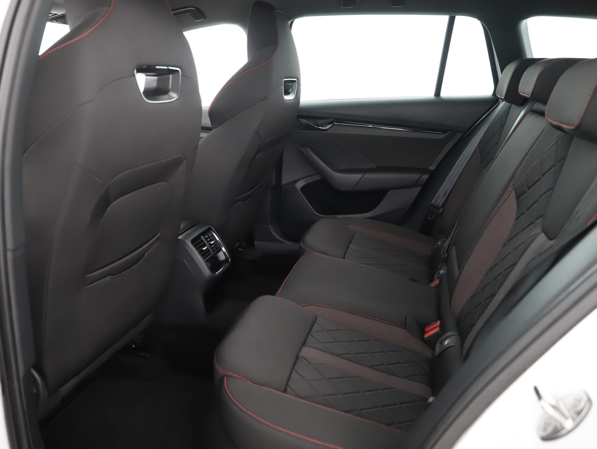 Skoda Octavia Combi 2.0 TDI RS DSG | Bild 18 von 23