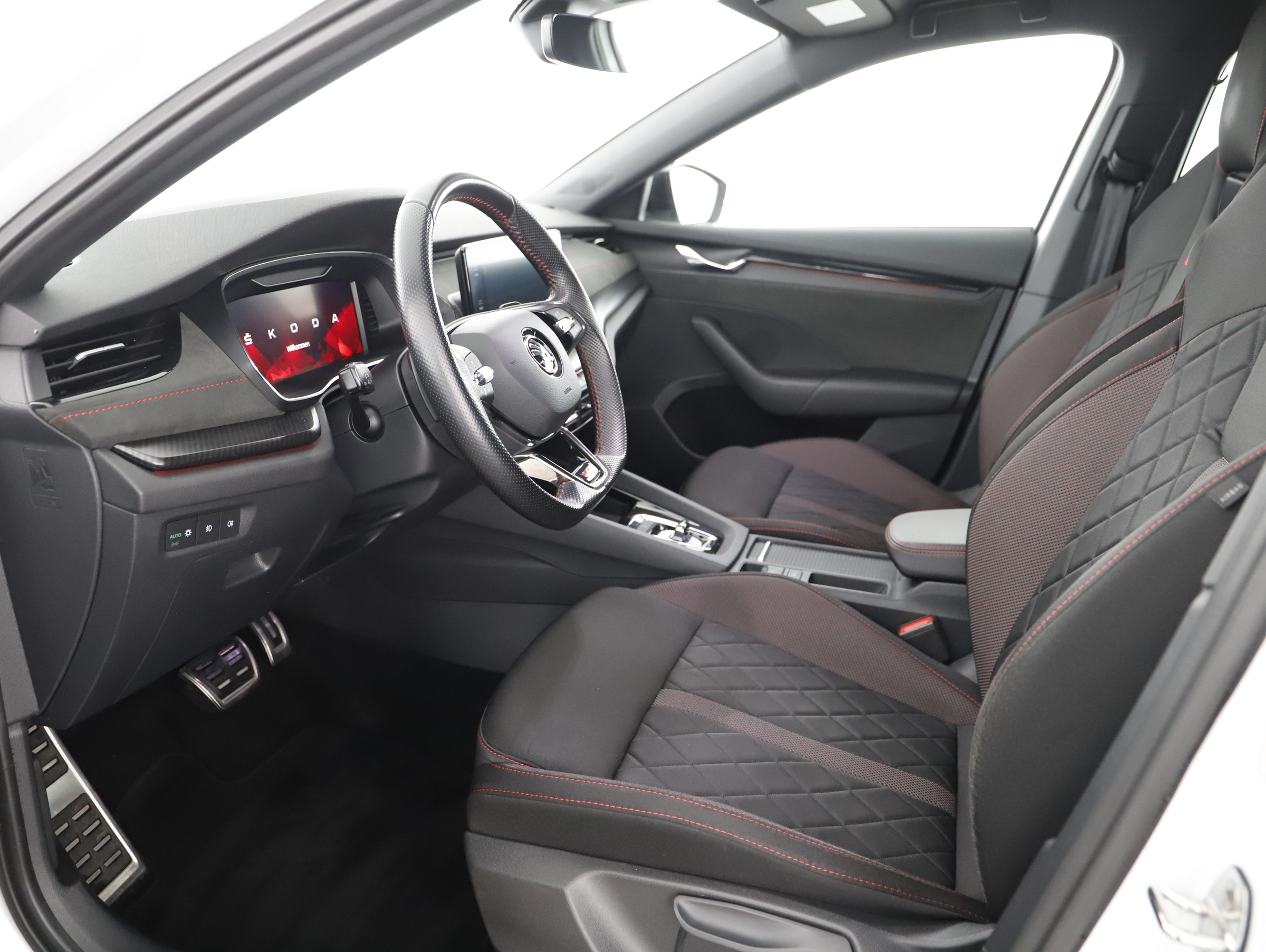 Skoda Octavia Combi 2.0 TDI RS DSG | Bild 7 von 23