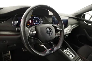 Skoda Octavia Combi 2.0 TDI RS | Thumbnail 17 von 29