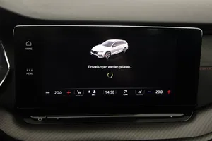 Skoda Octavia Combi 2.0 TDI RS | Thumbnail 23 von 29