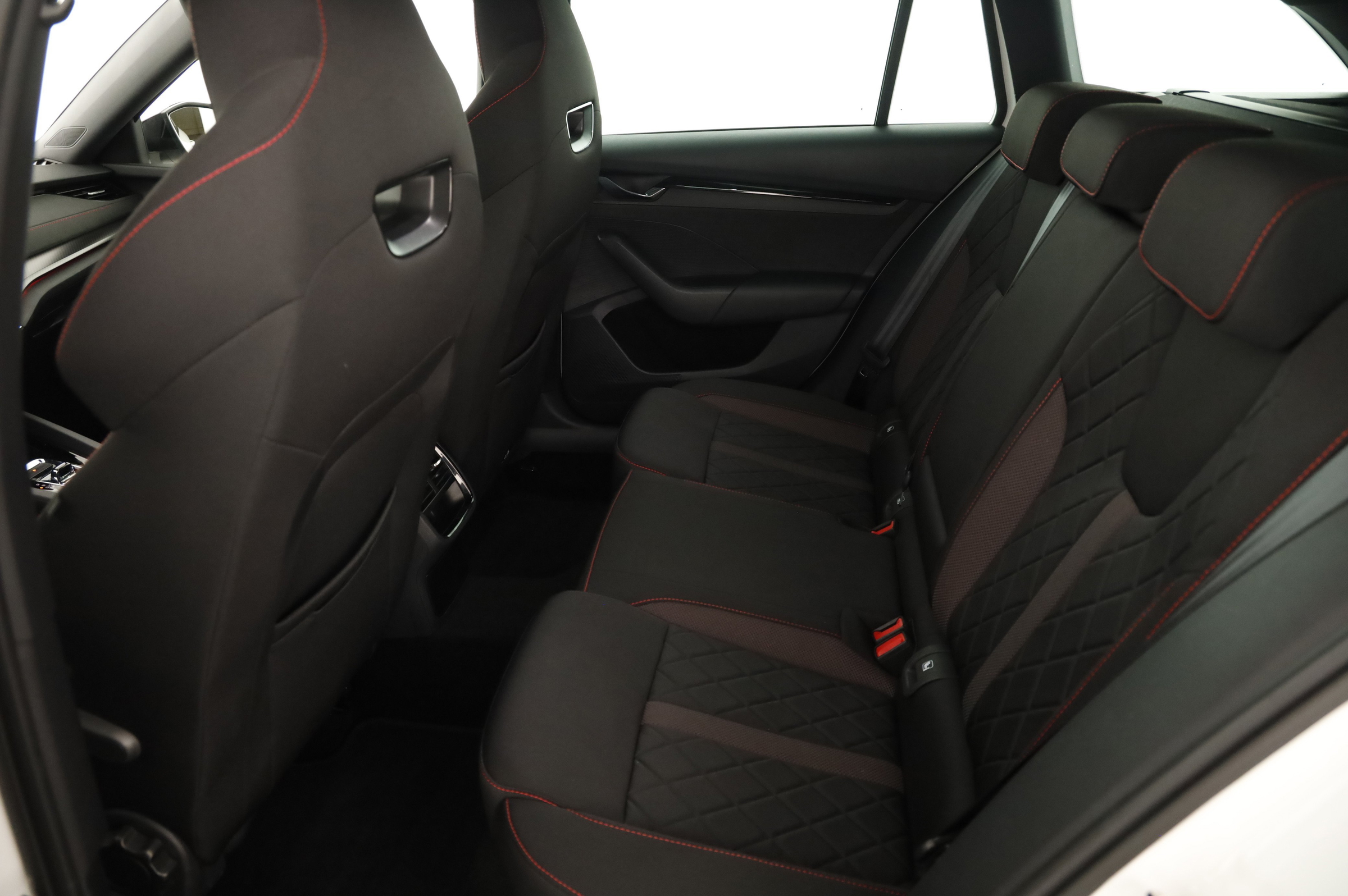 Skoda Octavia Combi 2.0 TDI RS | Bild 25 von 29