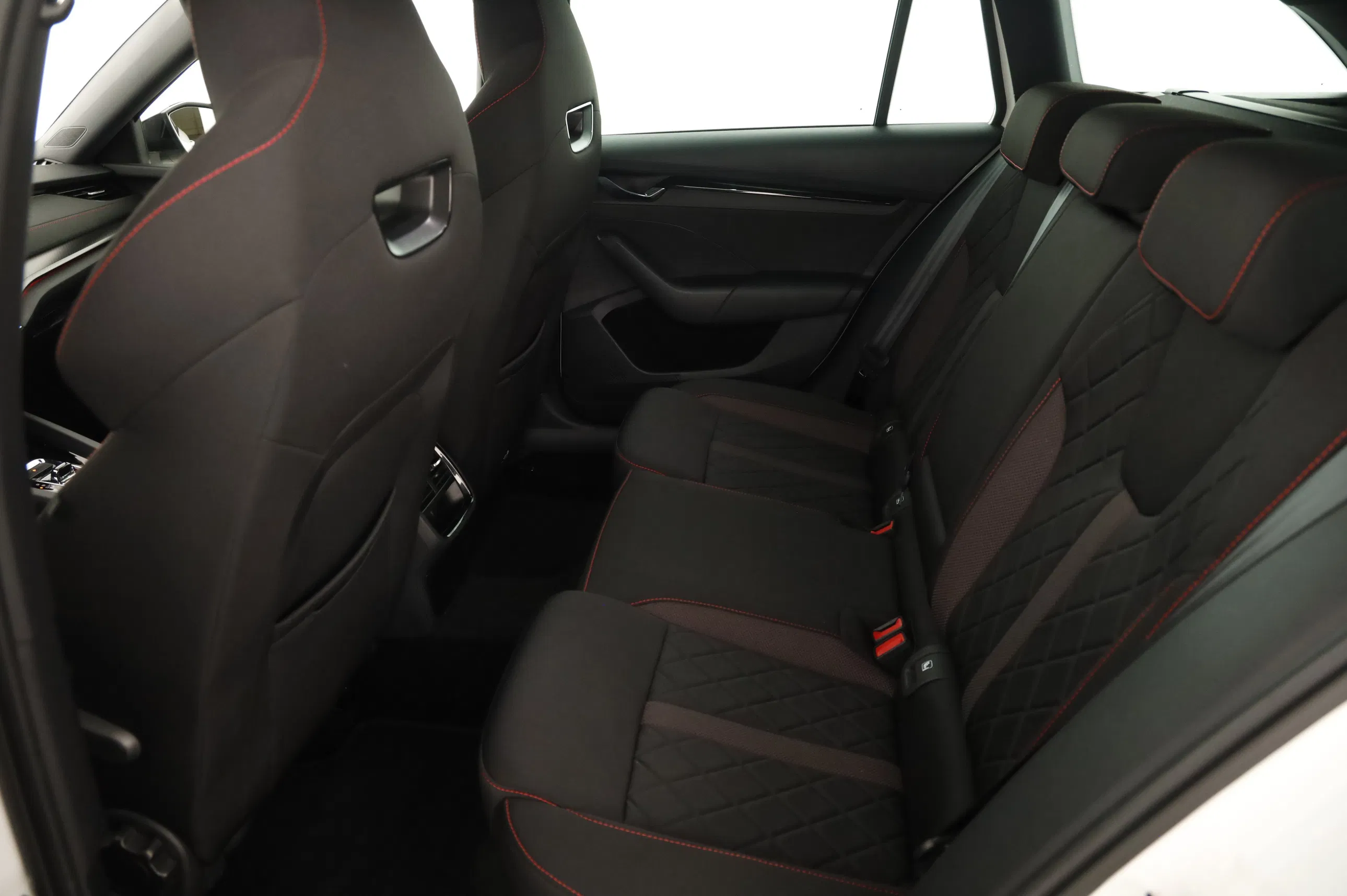 Skoda Octavia Combi 2.0 TDI RS | Bild 25 von 29